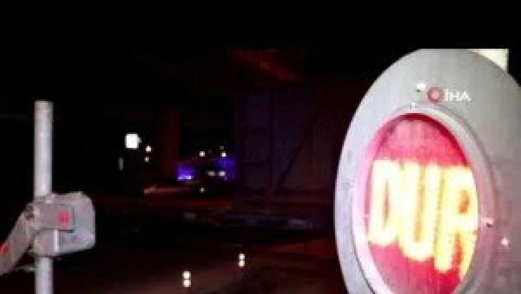 Tren ile otomobil çarpıştı: 2 yaralı