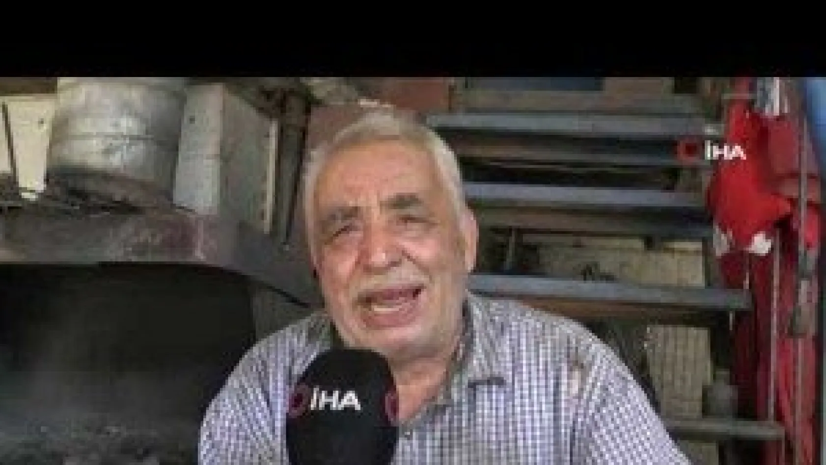 Yarım asırlık demirci Nuh Mehmet usta tek başına çekiç sallıyor