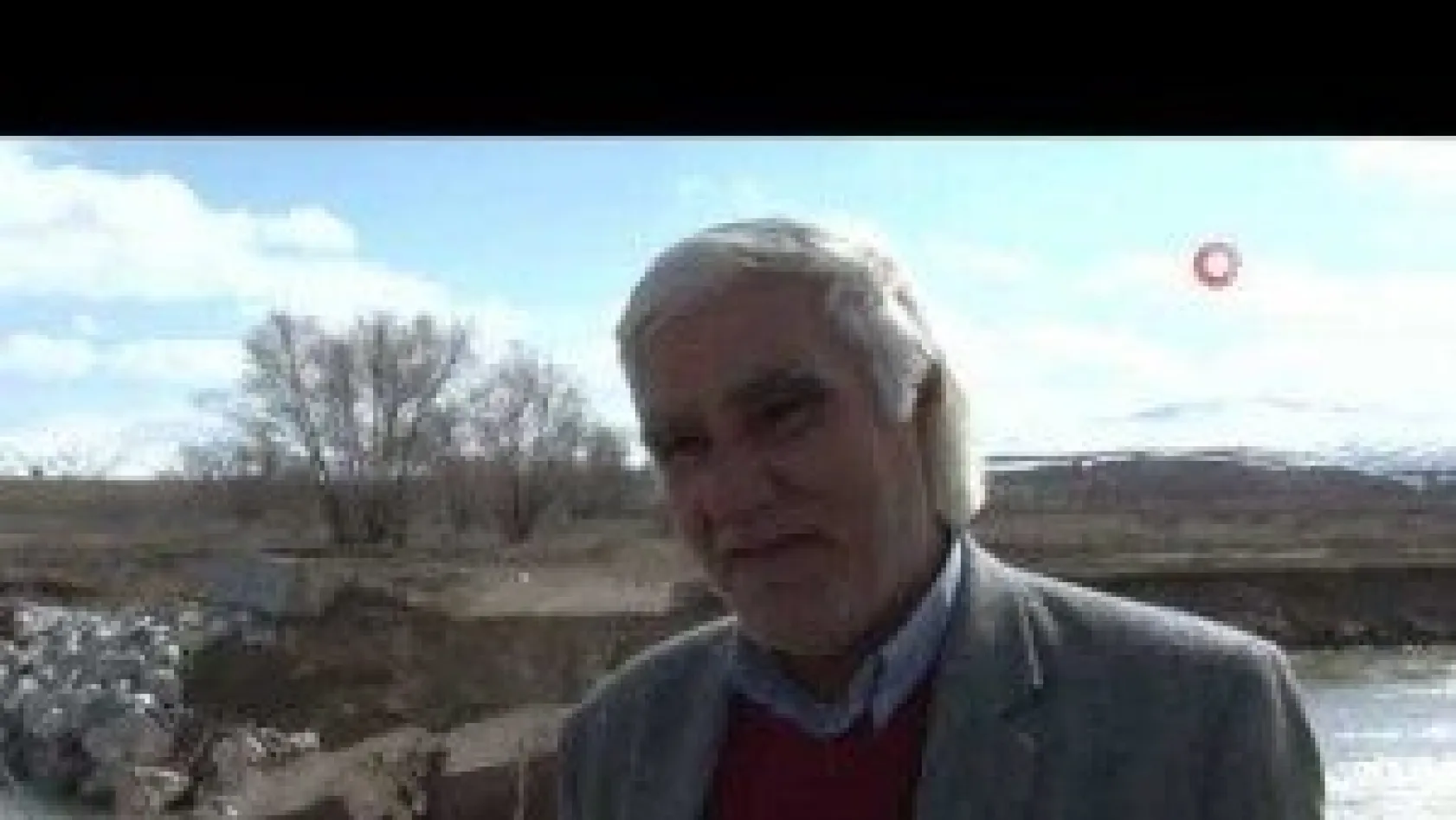 Yıkılan Köprü Tehlike Saçıyor