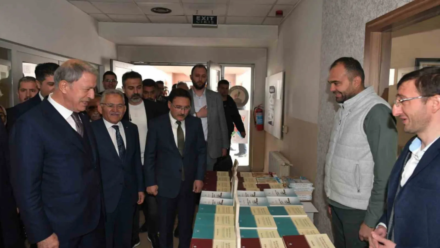 Bakan Akar Kayseri Lisesi Öğrencileriyle Buluştu