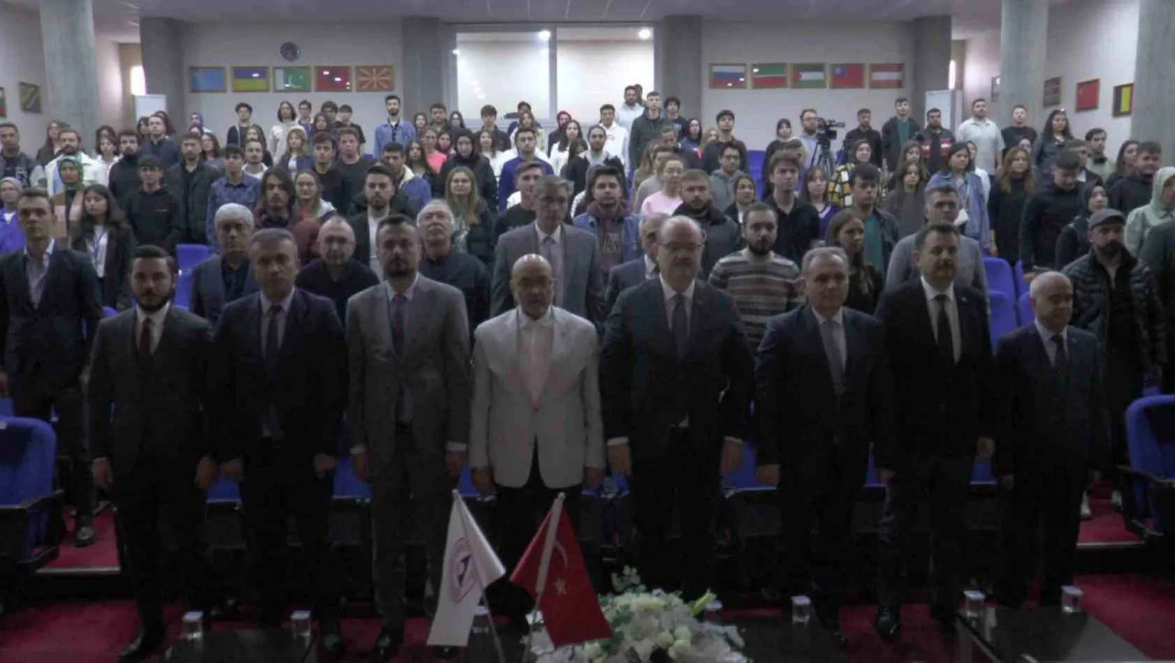 Bakan Yardımcısı Çam: 'Gençler zorlu bir dönemin oyuncuları ama büyük fırsatlarla karşı karşıyalar'