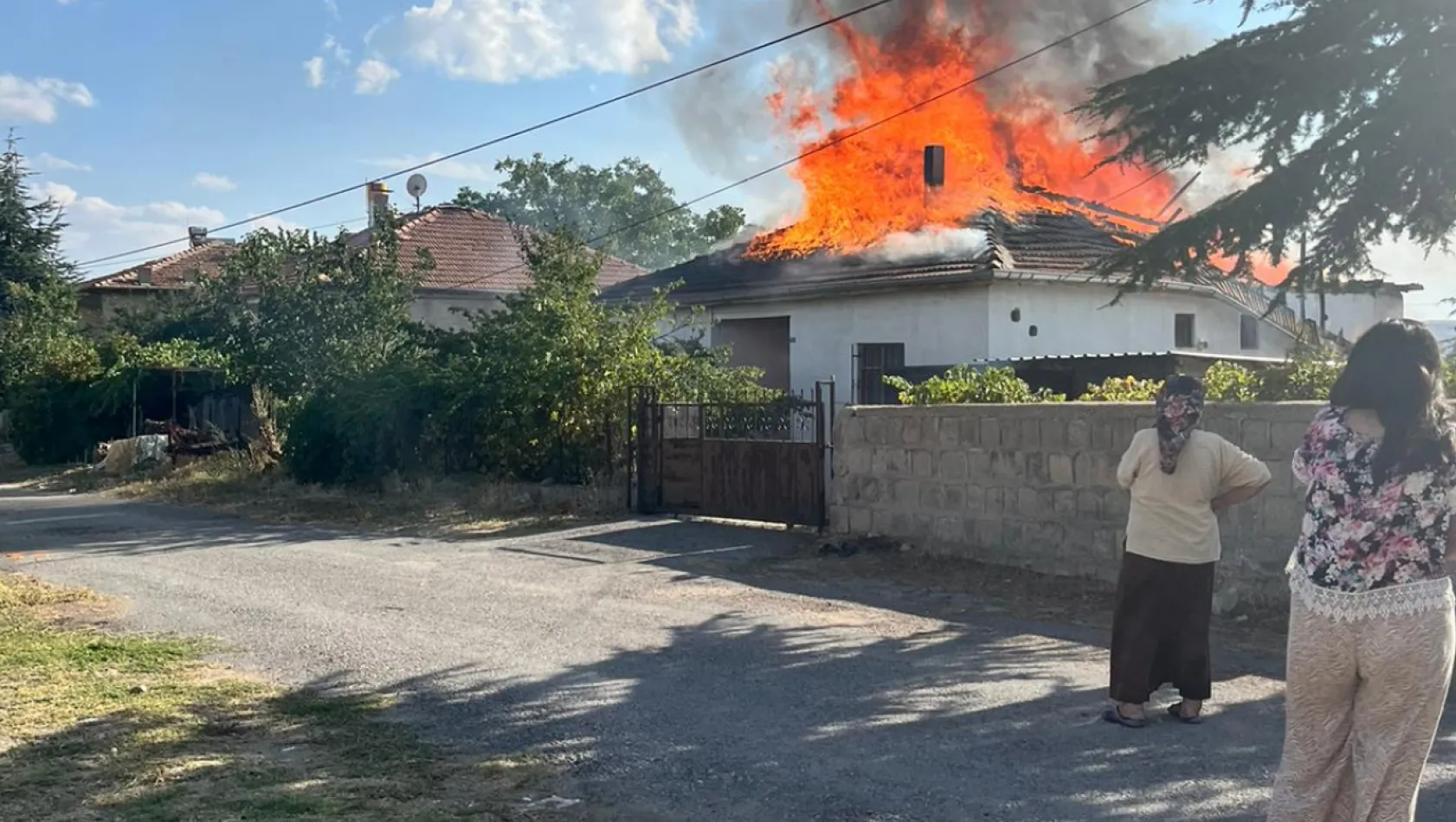 Boyacıköy Mahallesi'nde müstakil evde  korkutan yangın