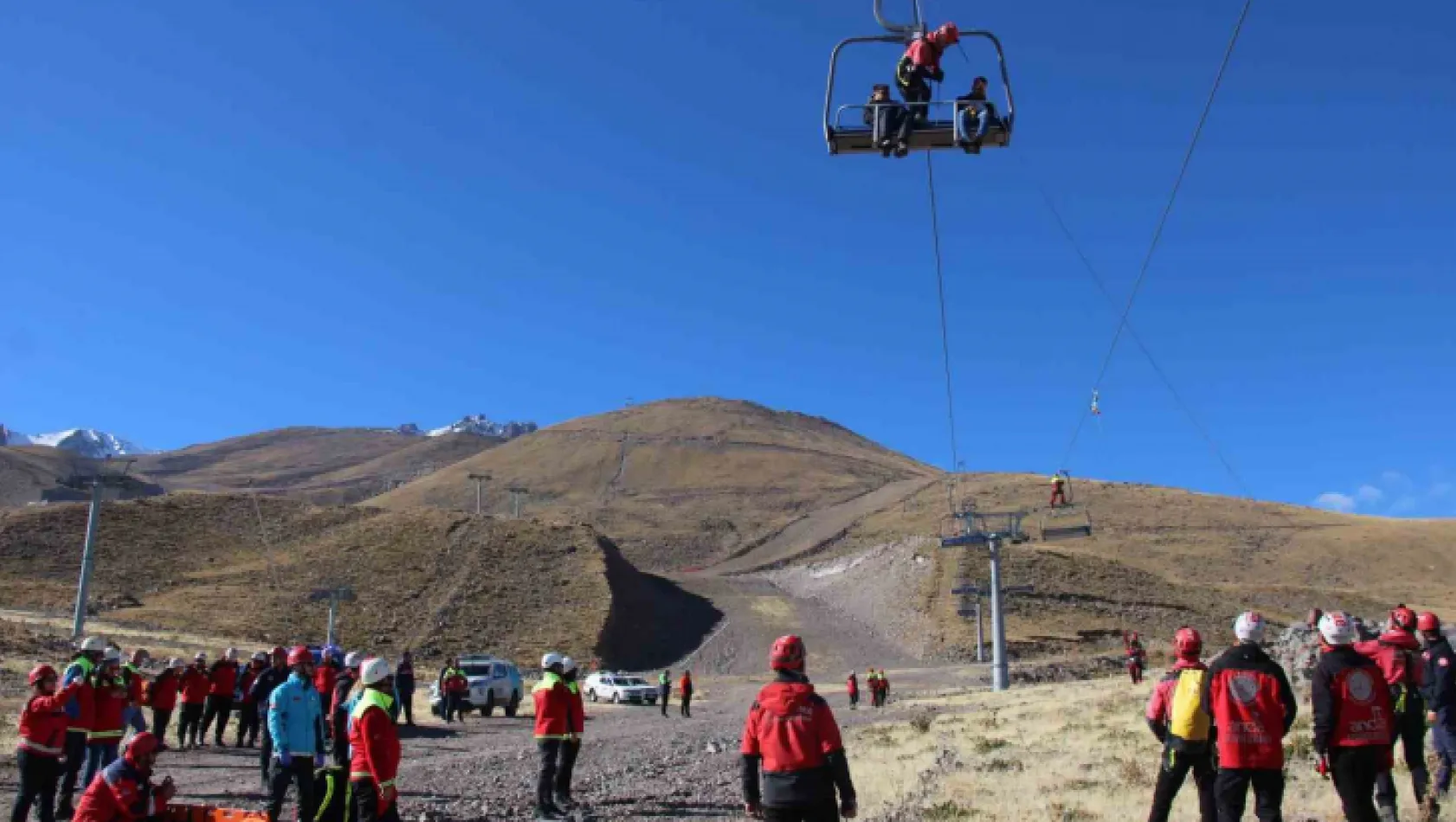 Erciyes'te gerçeğini aratmayan kurtarma tatbikatı