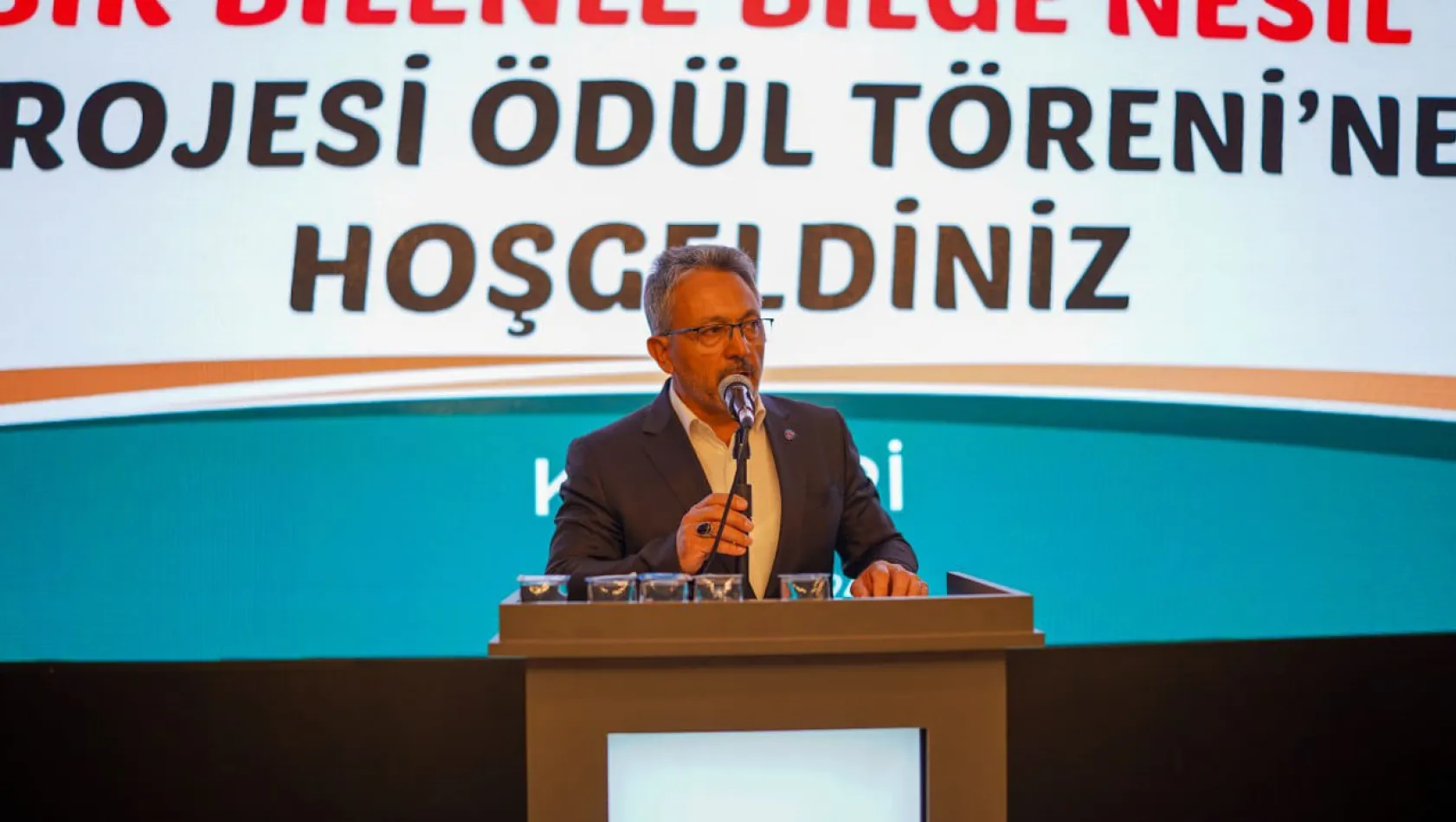 Genç-Memur Sen tarafından 'Bir Bilene Bilge Nesil' ödül töreni yapıldı