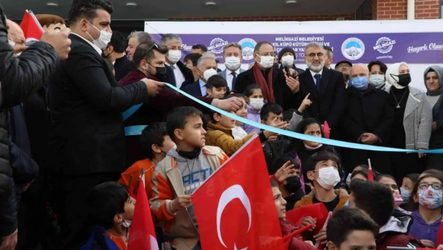 İldem Akıl Küpü Kütüphanesi ve Eski Çınarlar Yaşam Merkezi açıldı