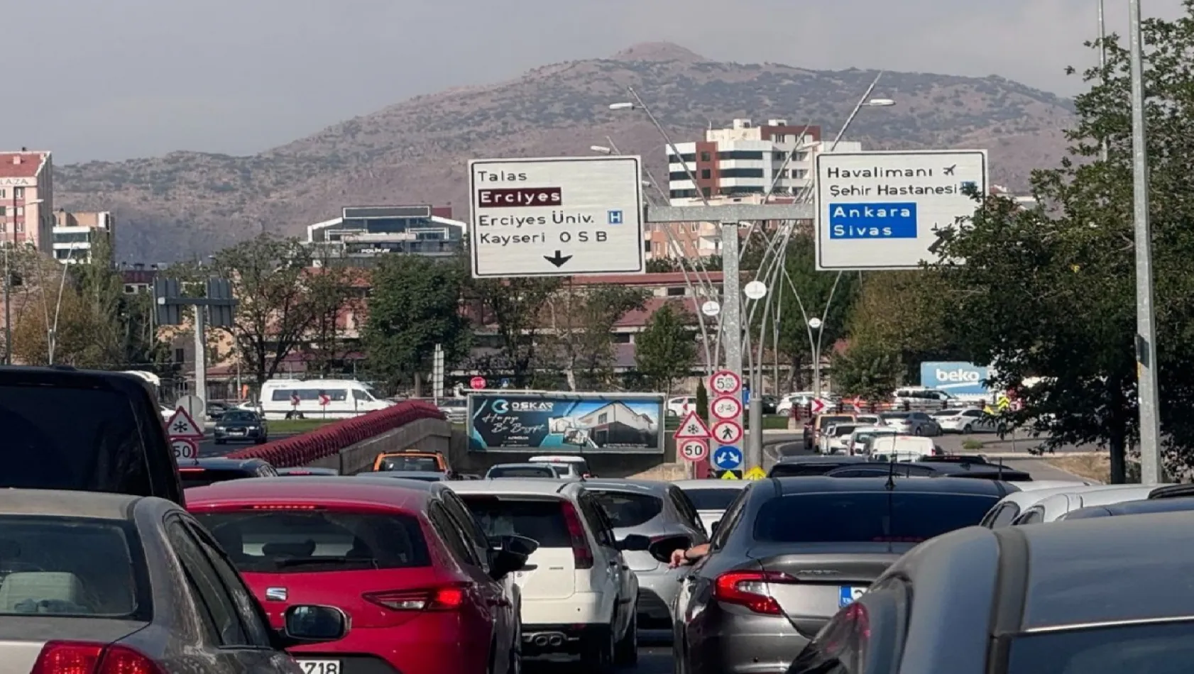 İYİ Partili Ülker, Kayseri'de çözülemeyen trafik sorununa dikkat çekti