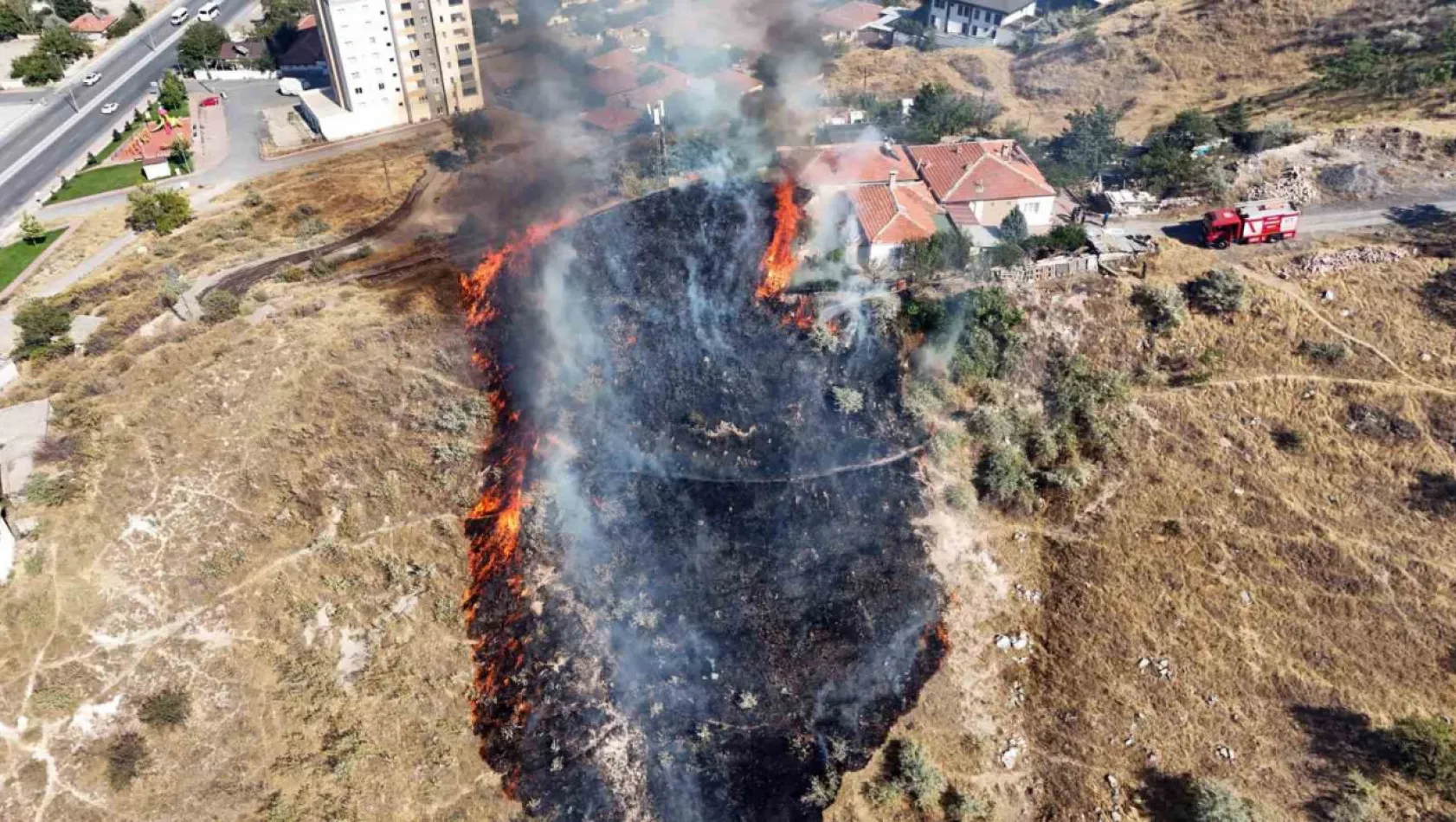 Kayseri'de ot yangını korkuttu