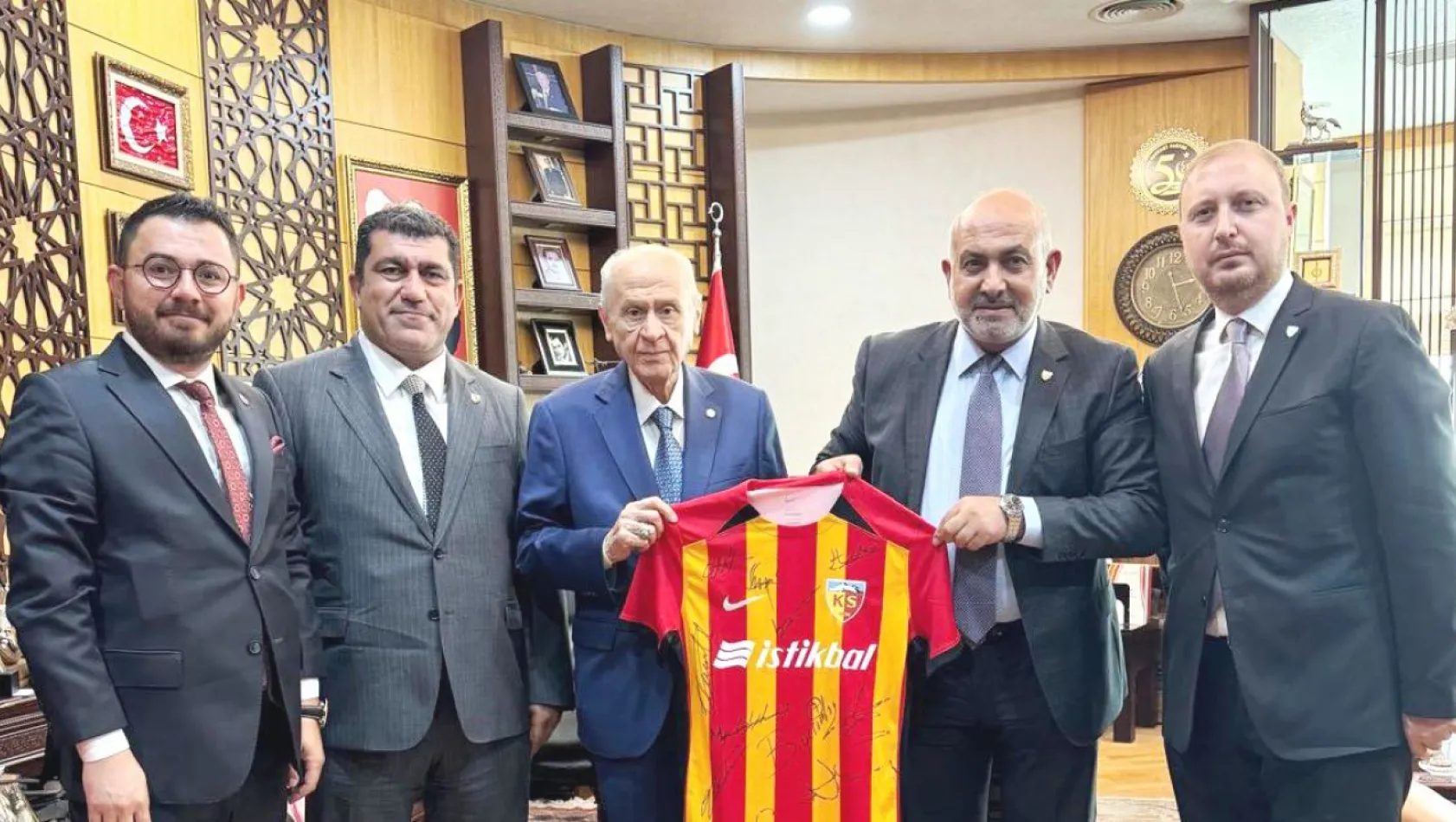 Kayserispor Başkanı Ali Çamlı'dan MHP lideri Devlet Bahçeli'ye ziyaret 