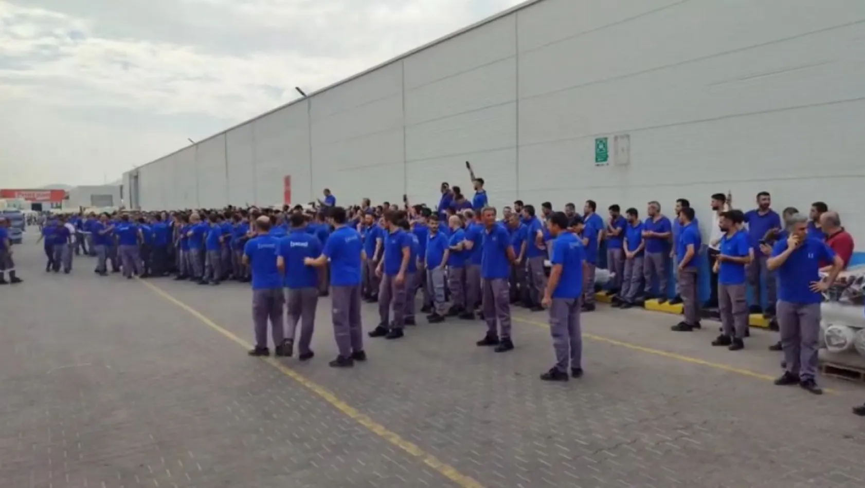 Yataş işçileri haklarını korumayan sendikadan toplu istifa etti