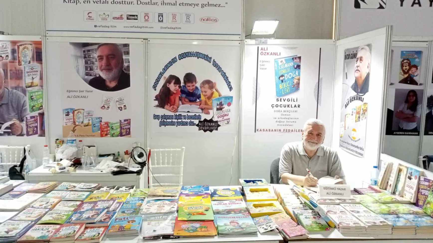 Yazar Ali Özkanlı, Çocuk Kitap Fuarı'na olan ilgiden memnun