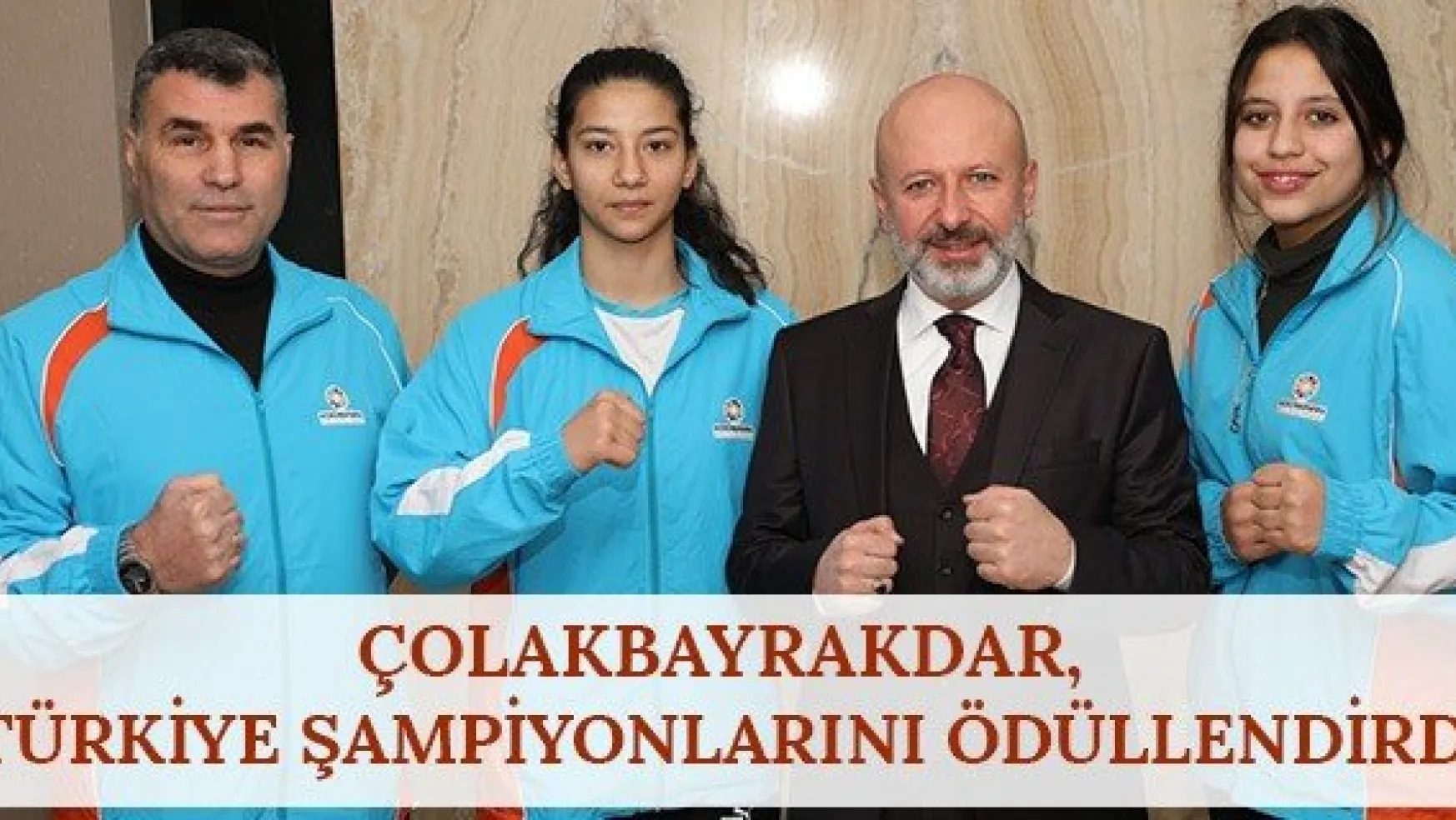 Çolakbayrakdar, Türkiye Şampiyonlarını ödüllendirdi