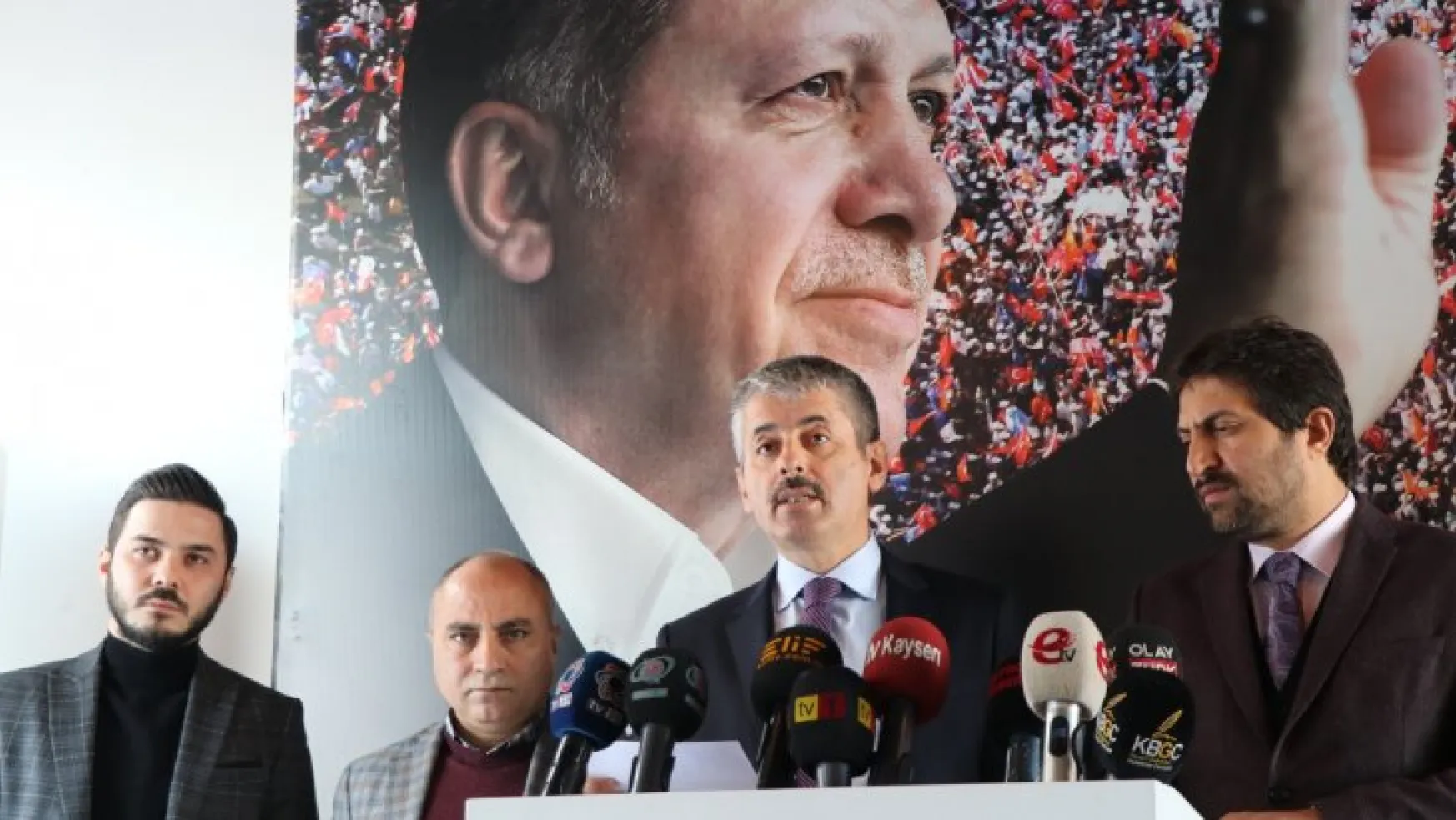 AK Parti'den, Kabaş ve CHP'liler hakkında suç duyurusu
