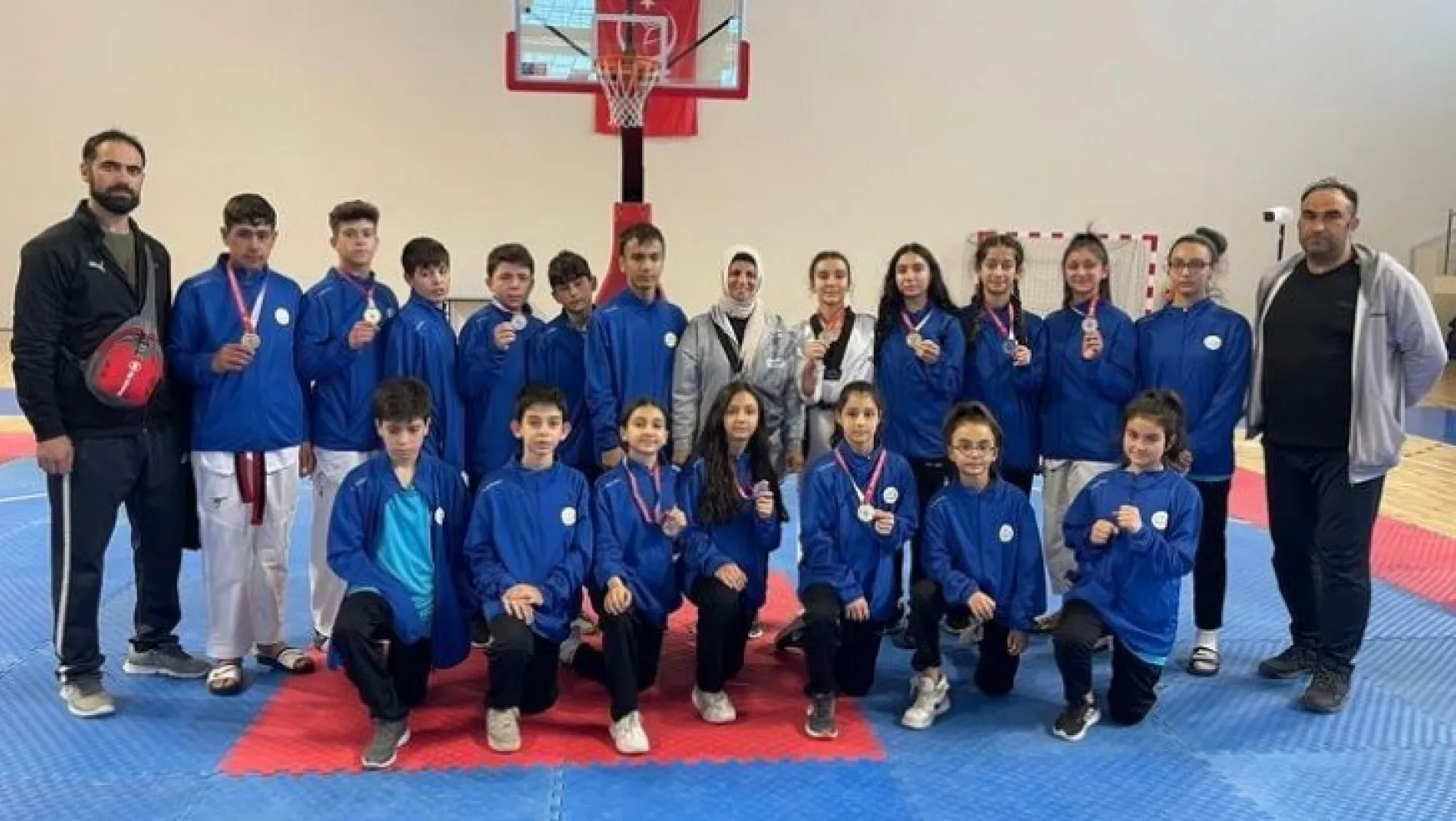 Analig Kayseri Taekwondo takımı yarı finale yükseldi