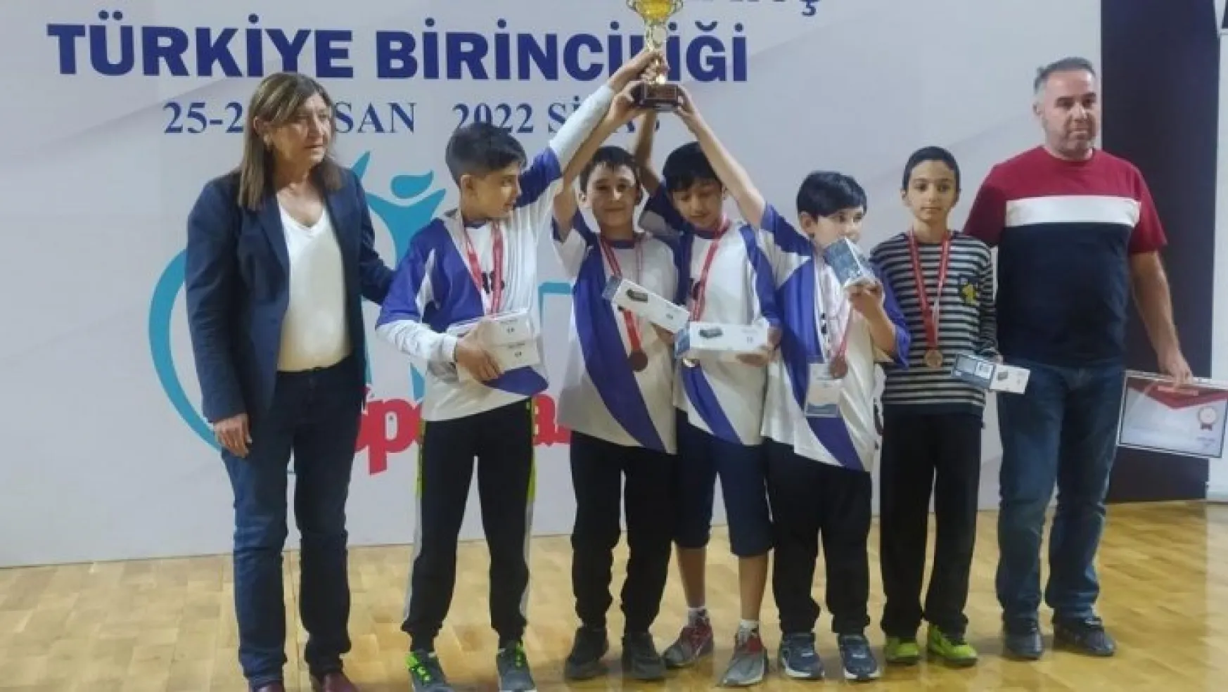 Avukat Ahmet Ulucan Ortaokulu, satrançta Türkiye üçüncüsü