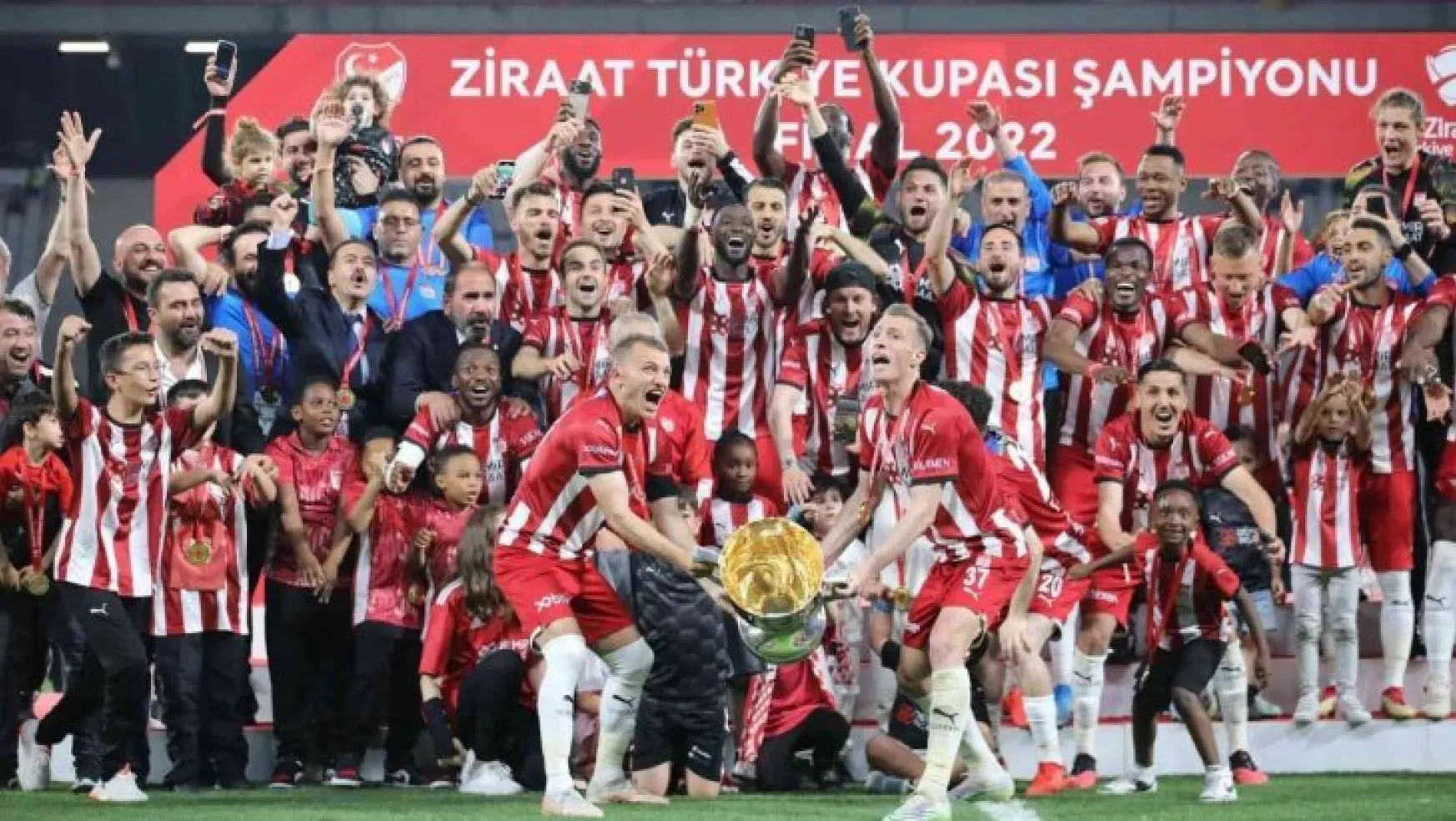 Bakan Kasapoğlu'ndan Sivasspor için tebrik mesajı