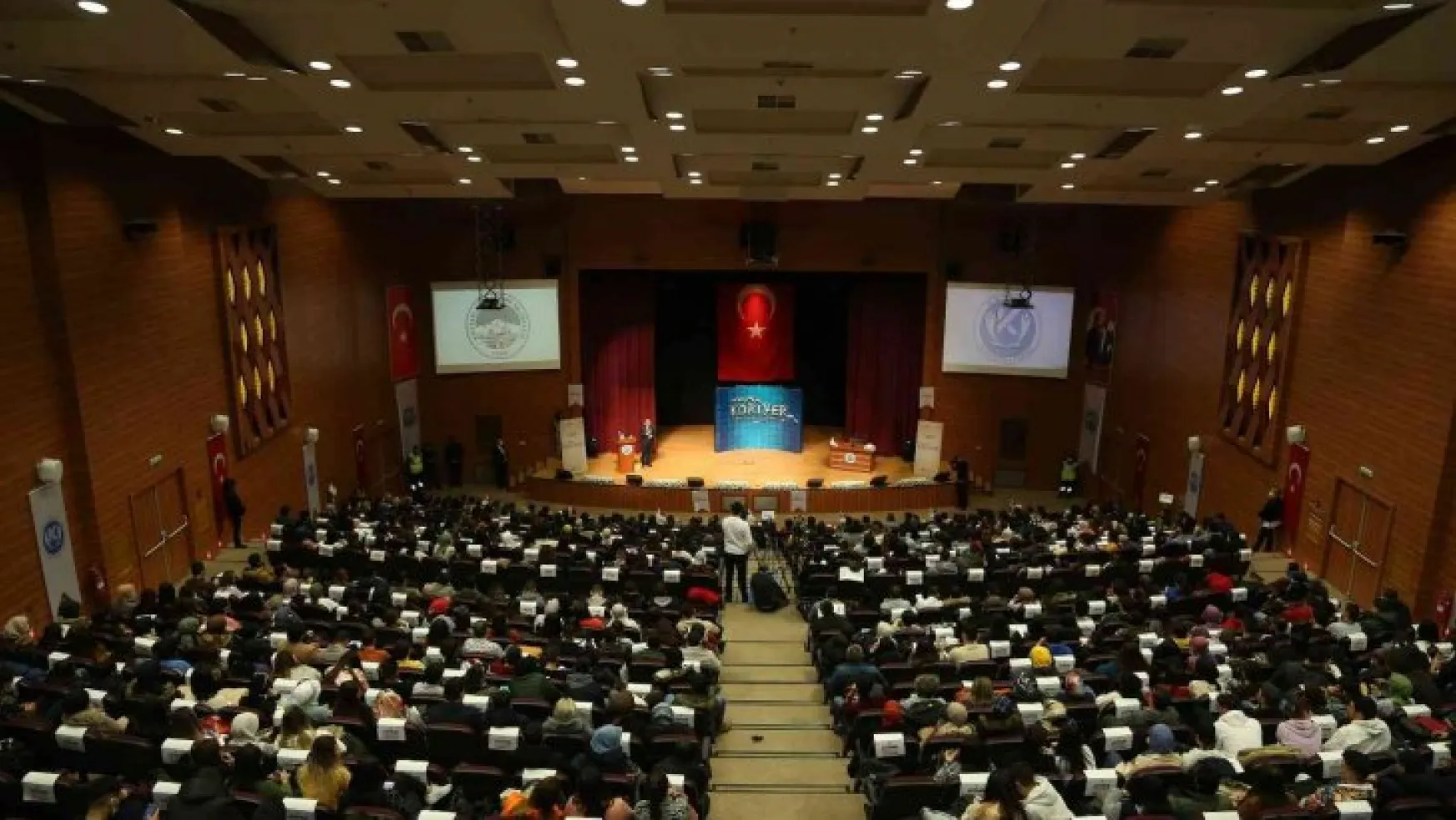 Başkan Büyükkılıç: 'Üniversite öğrencilerimiz Kariyer Merkezi ile mutlaka tanışsın'