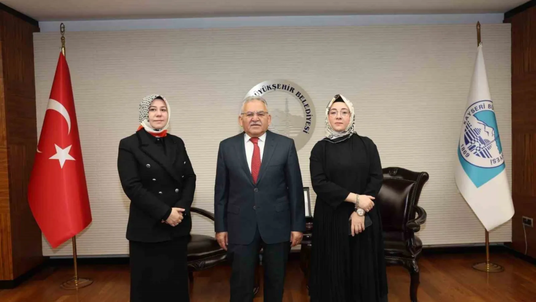 Başkan Büyükkılıç, AK Parti Kadın Kolları MKYK Üyesi Arslan'ı ağırladı