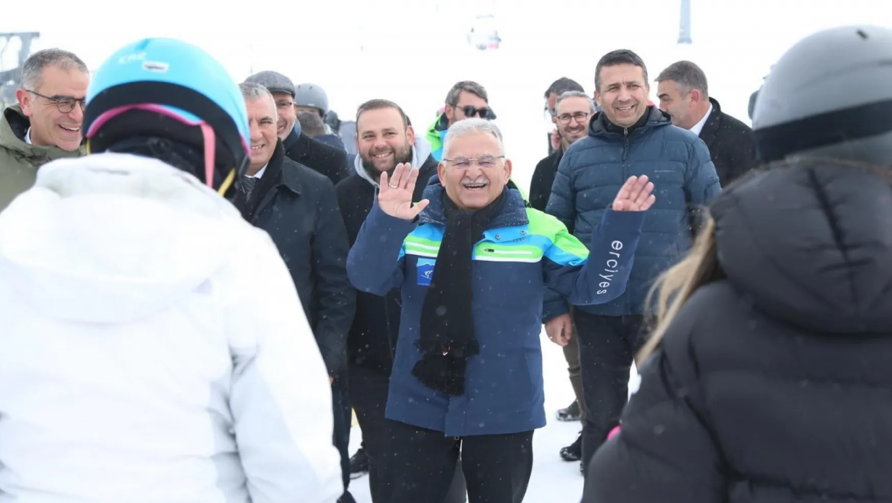 Başkan Büyükkılıç, Erciyes'te kayak tutkunlarıyla bir araya geldi