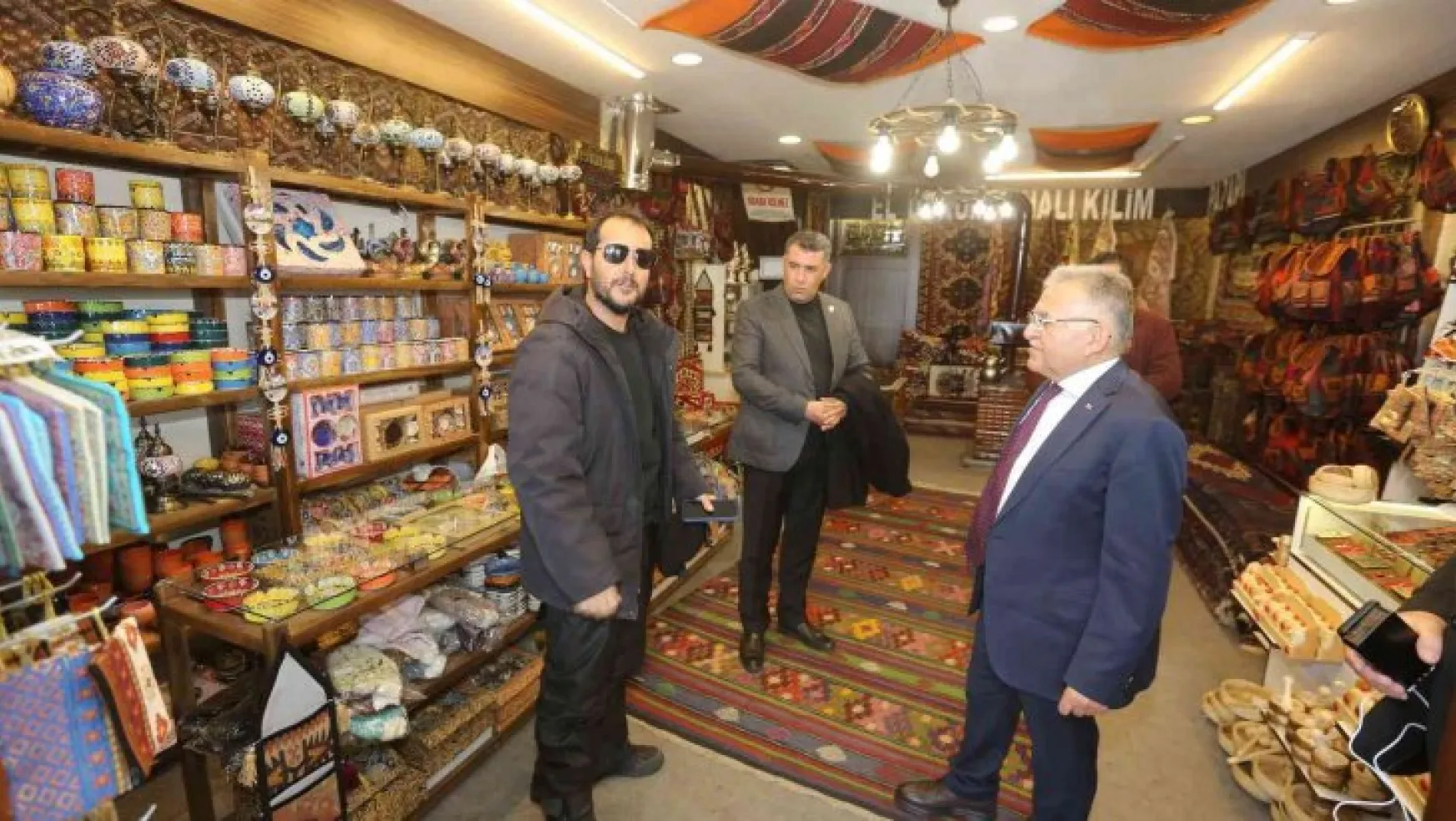 Başkan Büyükkılıç esnaf ziyaretlerine Erciyes'te devam etti