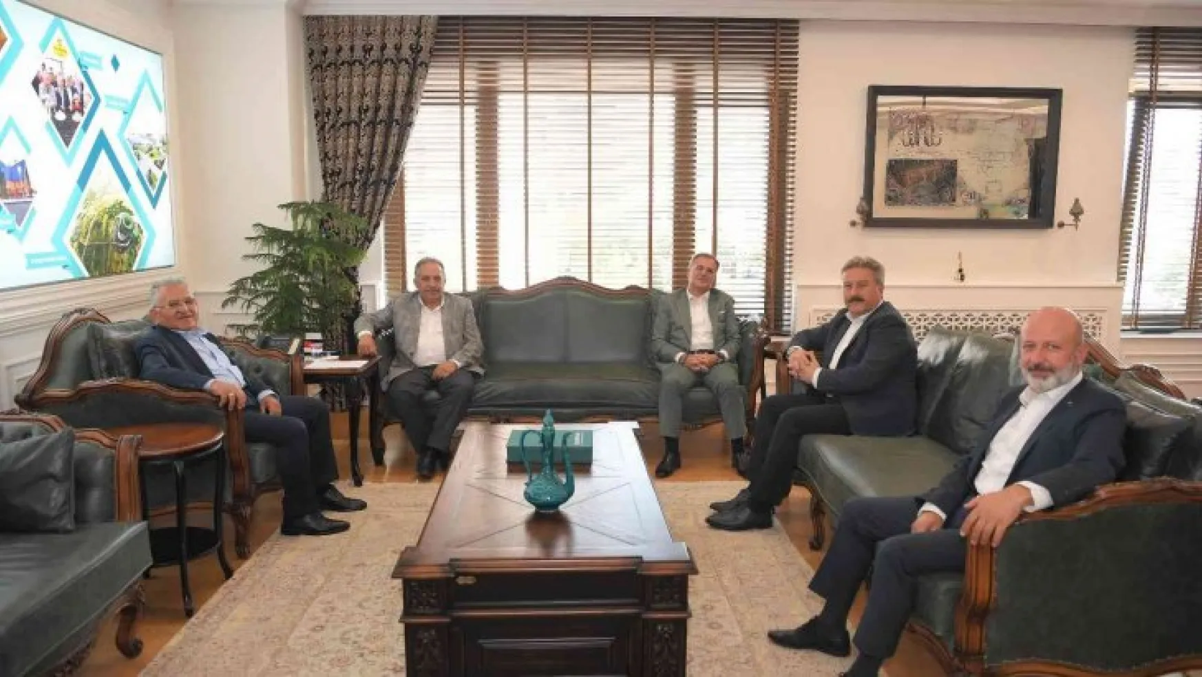 Başkan Büyükkılıç'tan başkanlarla Talas'ta istişare zirvesi