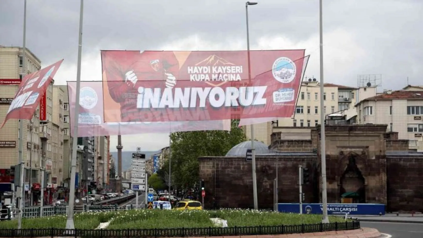 Başkan Büyükkılıç'tan Kayserispor'a pankartlı destek