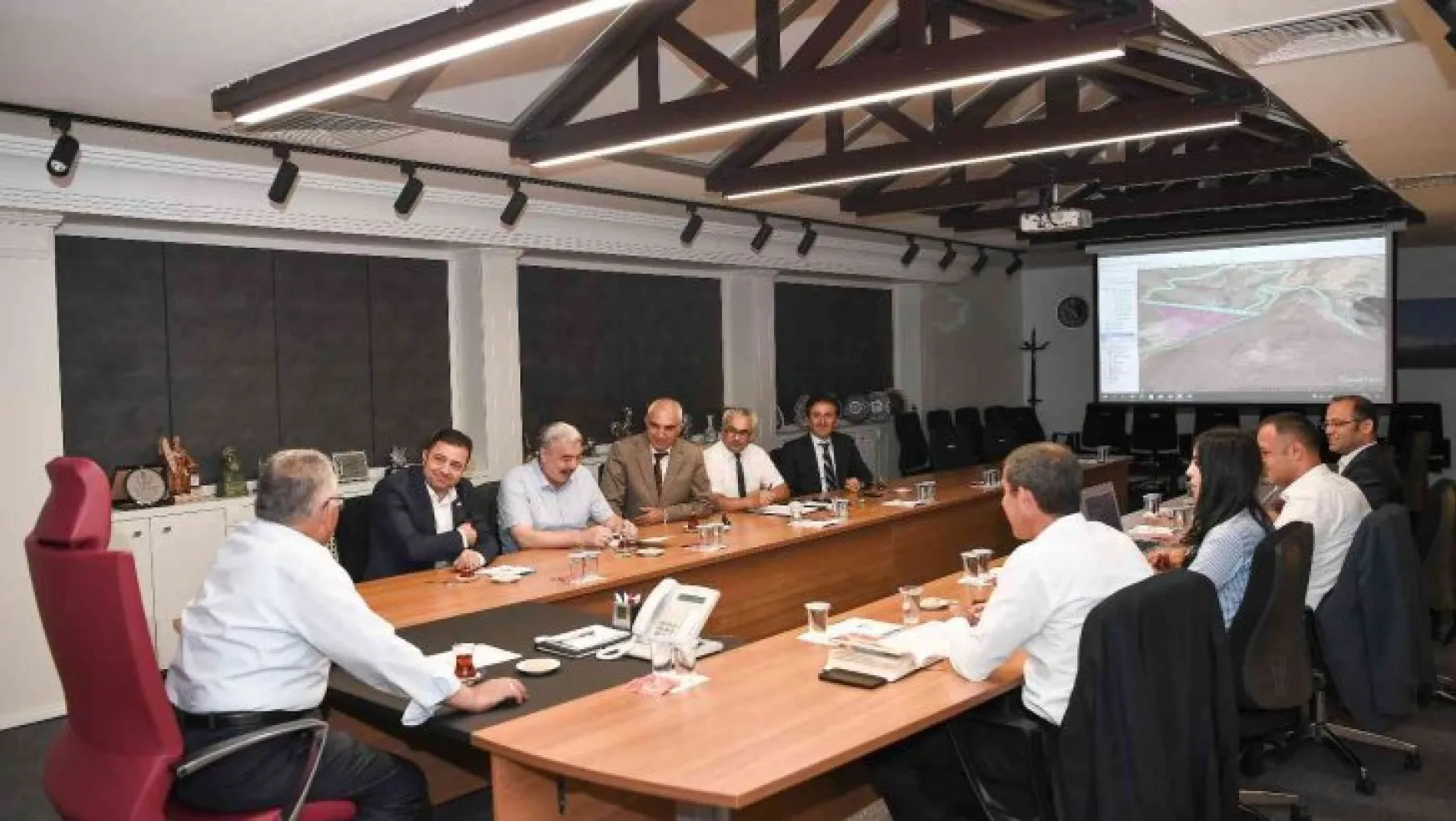 Başkan Büyükkılıç'tan OSB başkanlarıyla katı atık ve çevre konulu istişare toplantısı