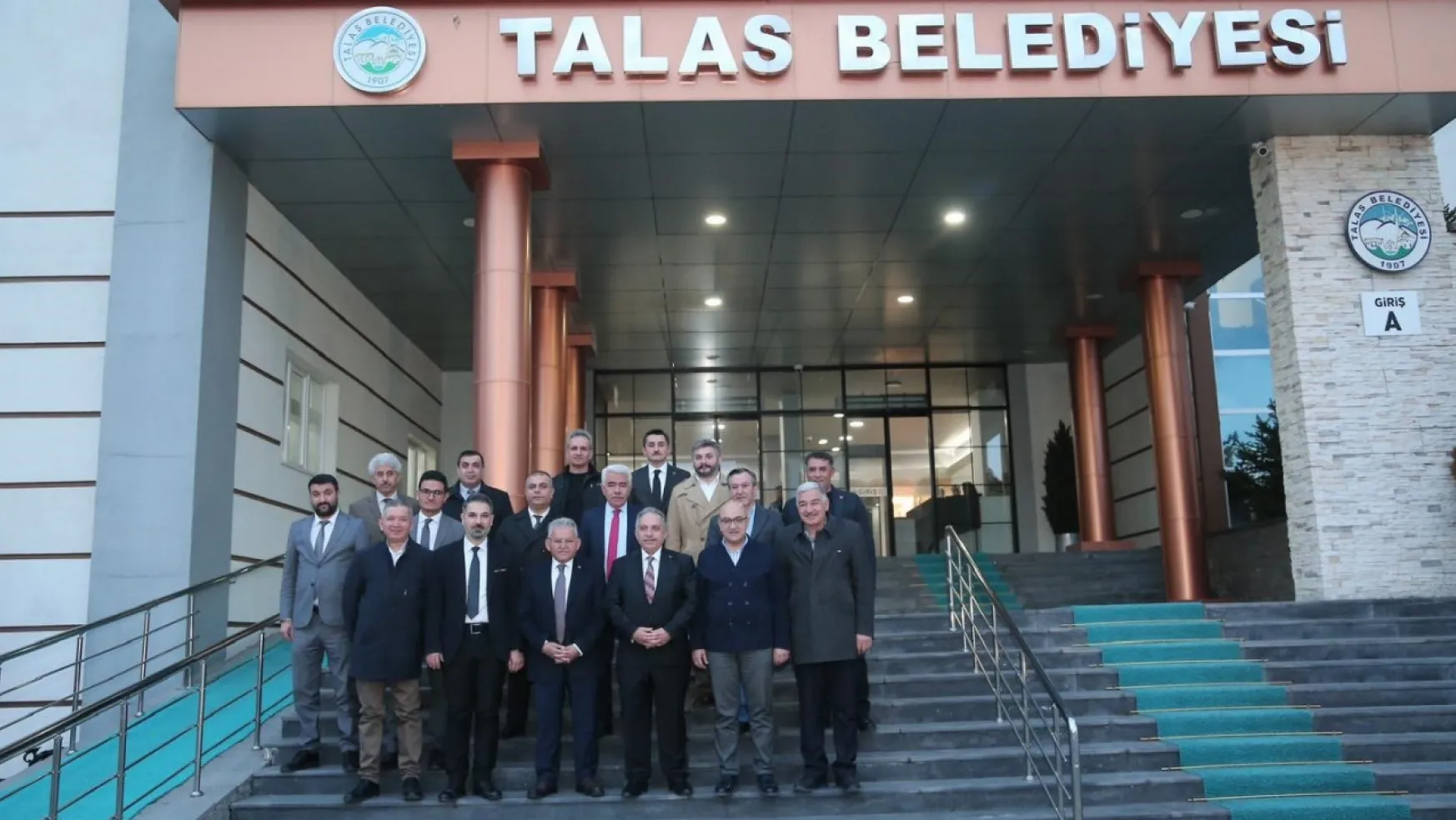 Başkan Büyükkılıç'tan Talas Belediyesi'ne ziyaret