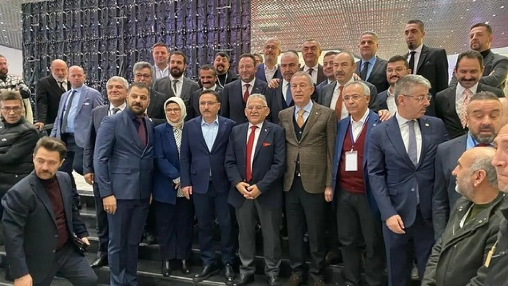 Başkan Büyükkılıç, Uluslararası İstanbul Mobilya Fuarı'nda Kayserili firmaların yanında