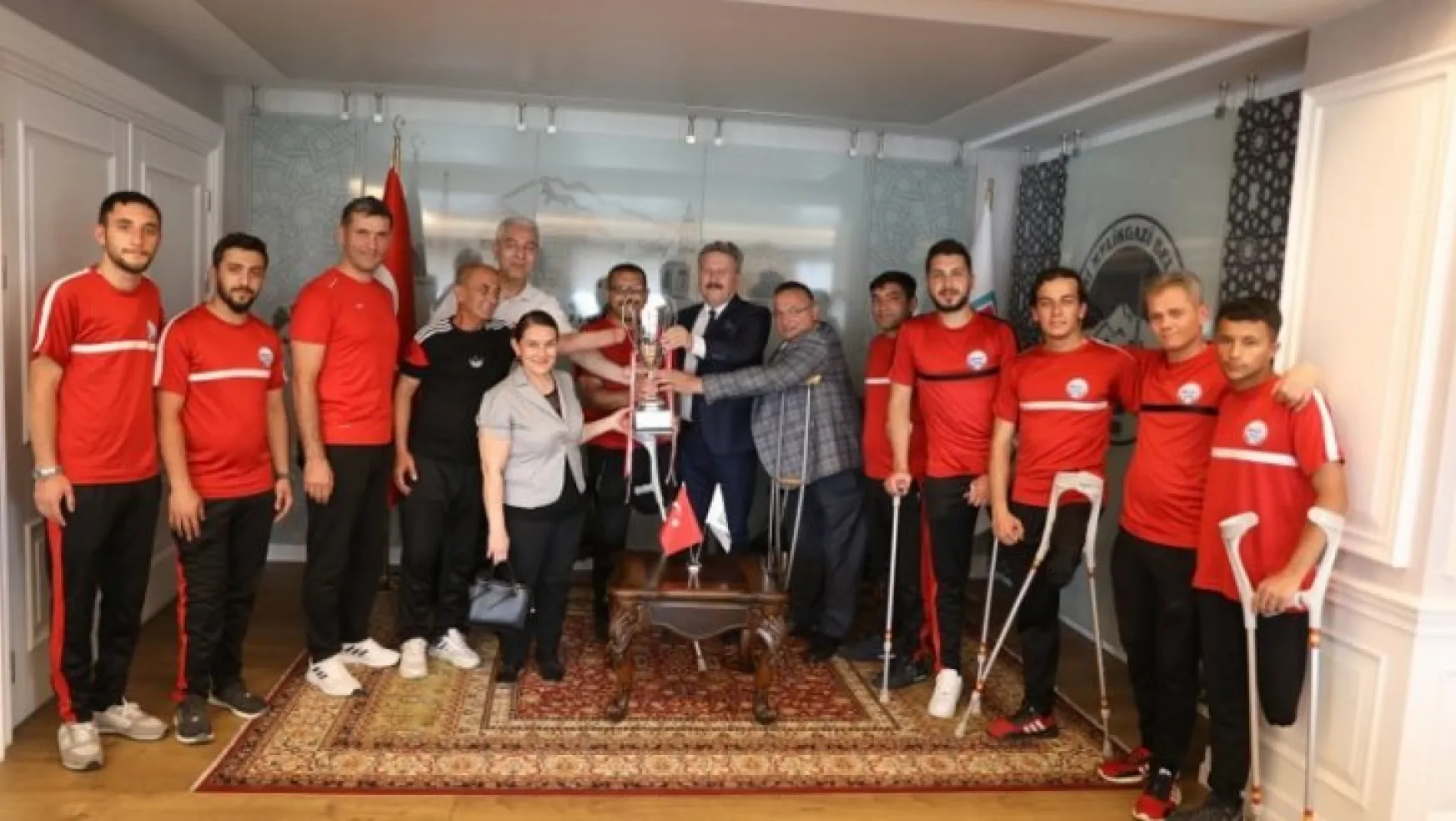 Başkan Palancıoğlu şampiyonları ağırladı
