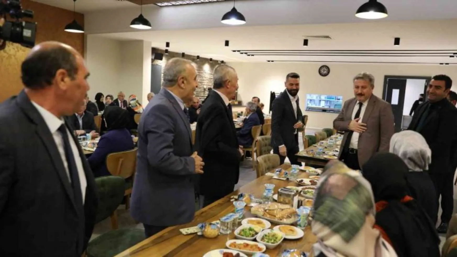 Başkan Palancıoğlu ve Kaymakam Bülent Karacan muhtarlarla bir araya geldi