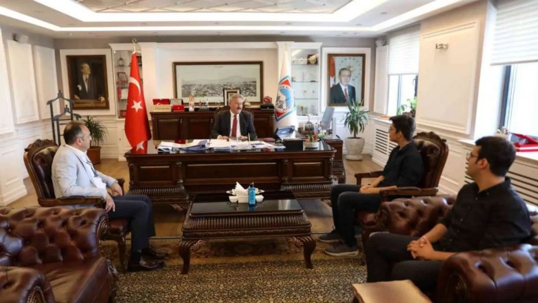 Başkan Palancıoğlu, YKS Türkiye 2.'si ve Kayseri 1.'si Yusuf Selim Torun'u ağırladı