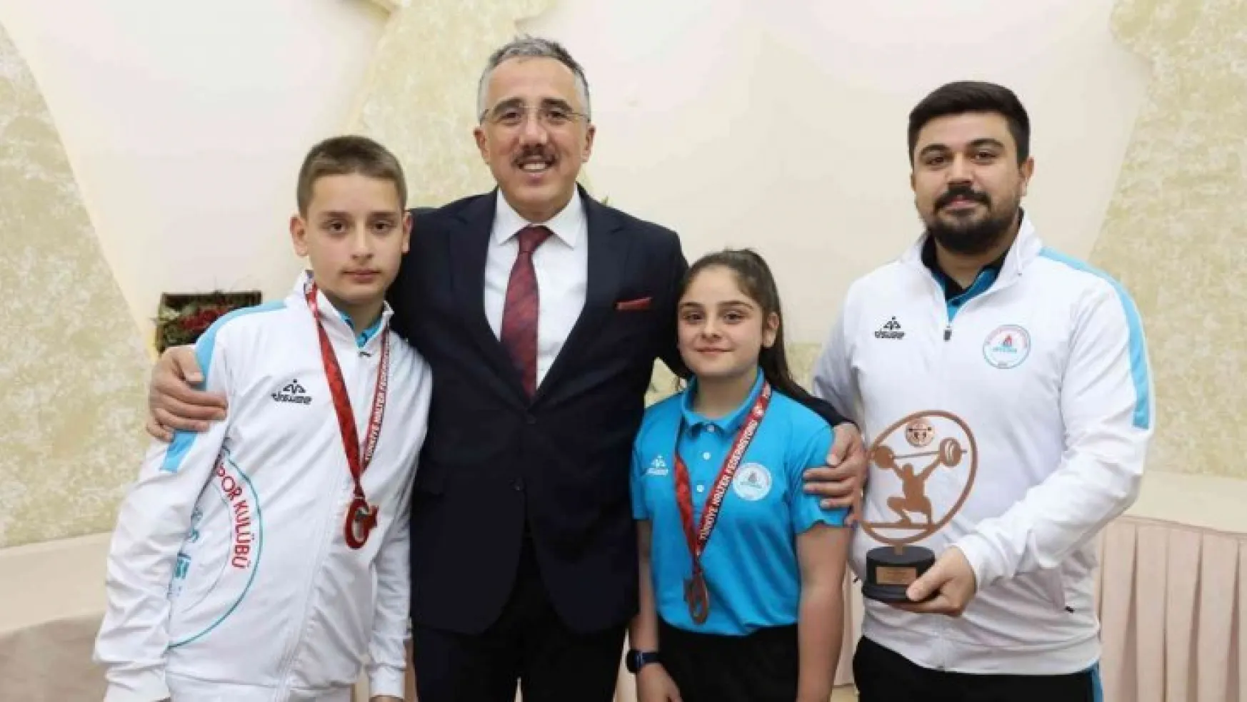 Başkan Savran, genç sporcular ile iftar yaptı