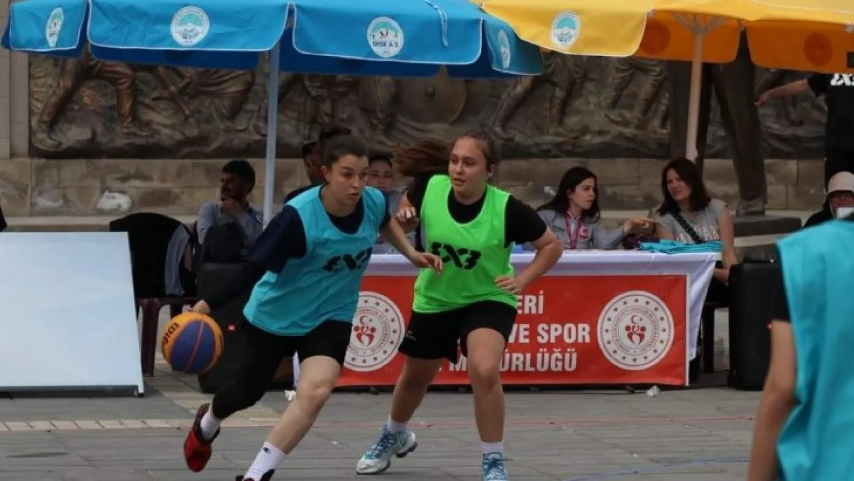 Basketbolda Kayserili Baba-kız şampiyon oldu