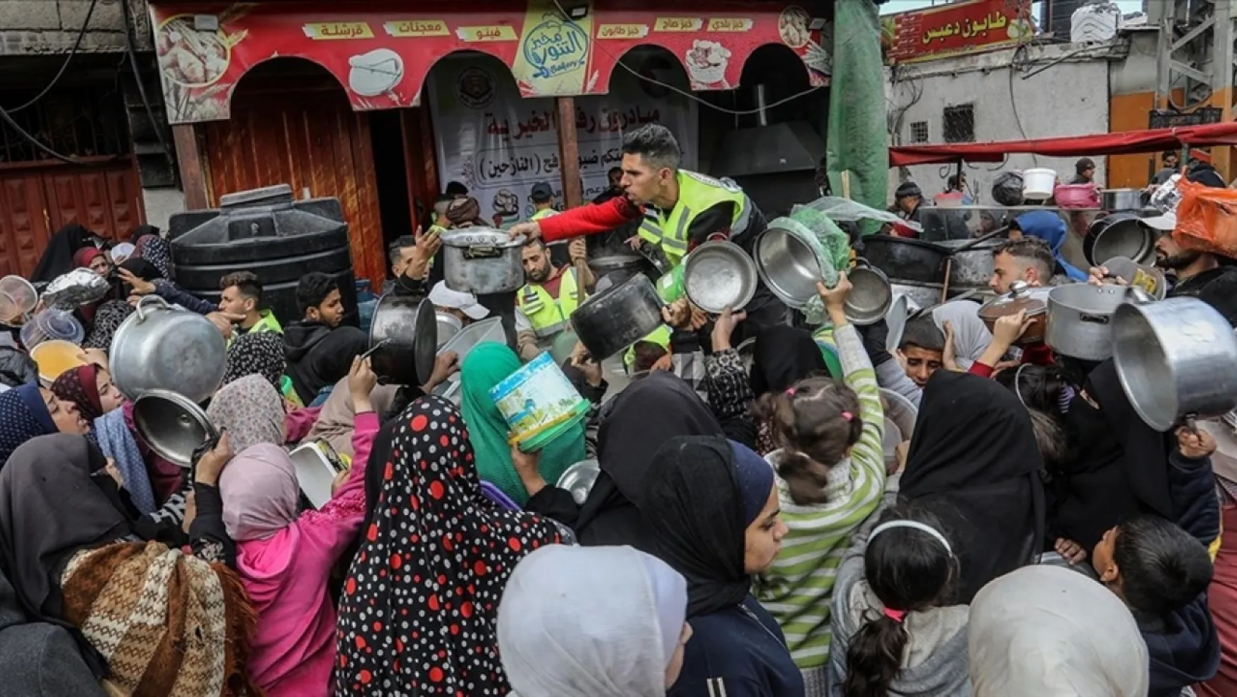 Binlerce Gazzeli gıda sıkıntısı nedeniyle 'tek lokma yemeden' günler geçiriyor