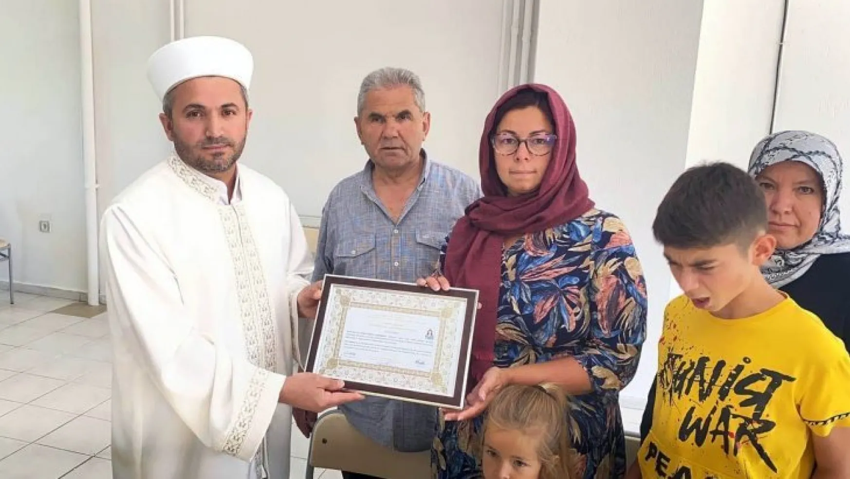 Boşandığı eşinin ardından çocuklarıyla birlikte Türkiye gelip İslam'ı seçti