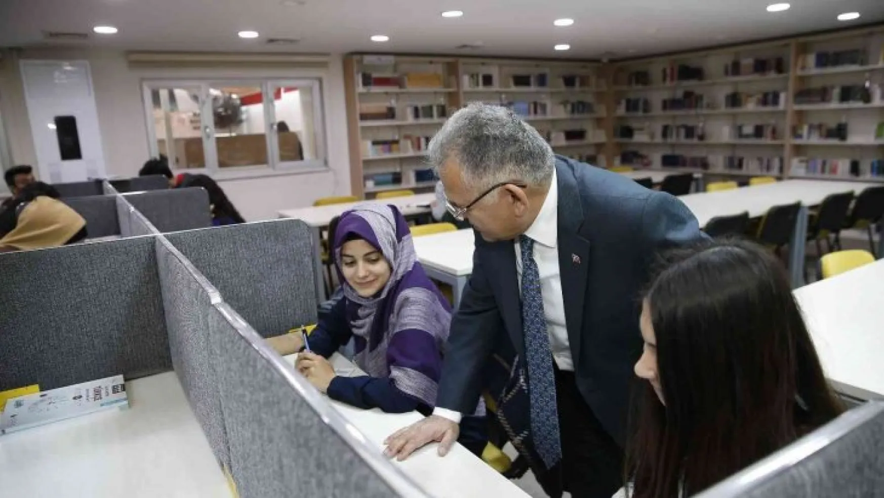 Büyükkılıç'tan 5 üniversitesi, 80 bin öğrencisiyle 'genç dostu' şehir Kayseri'ye davet