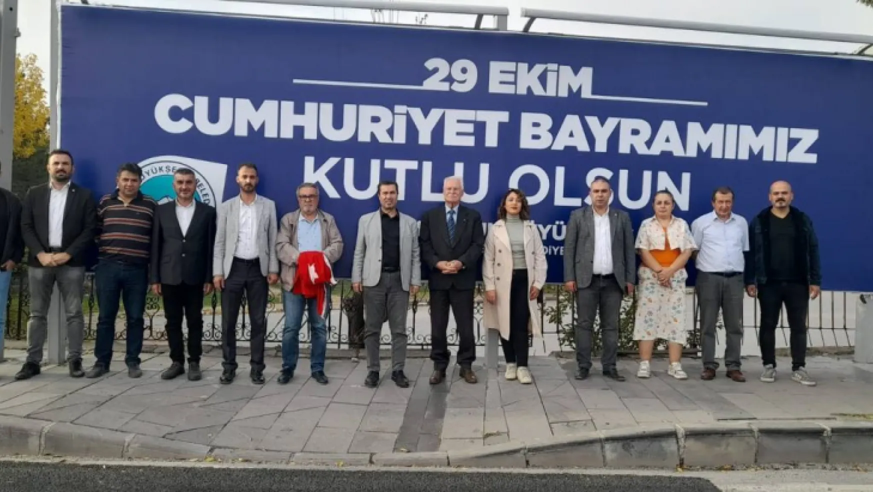 CHP İl Başkanı Keskin, Cumhuriyet Bilbordlarına Takıldı