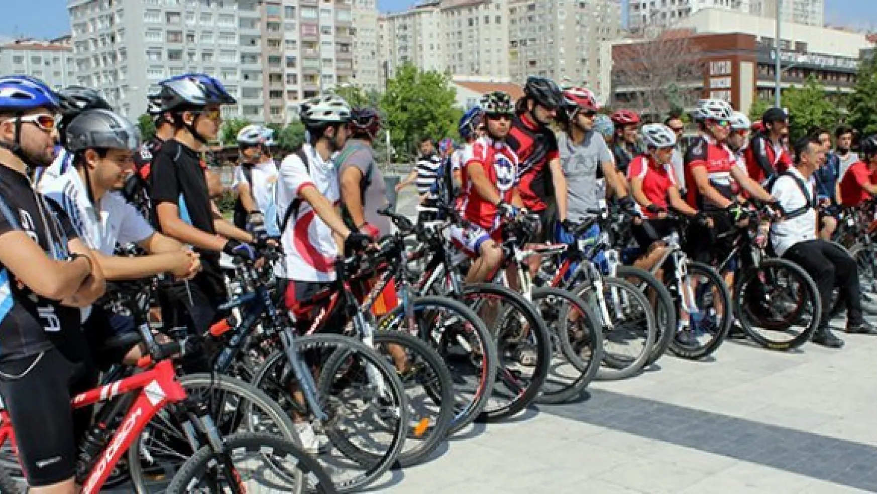 Dünya Çevre Günü'nde bisiklet ile Erciyes'e çıktılar