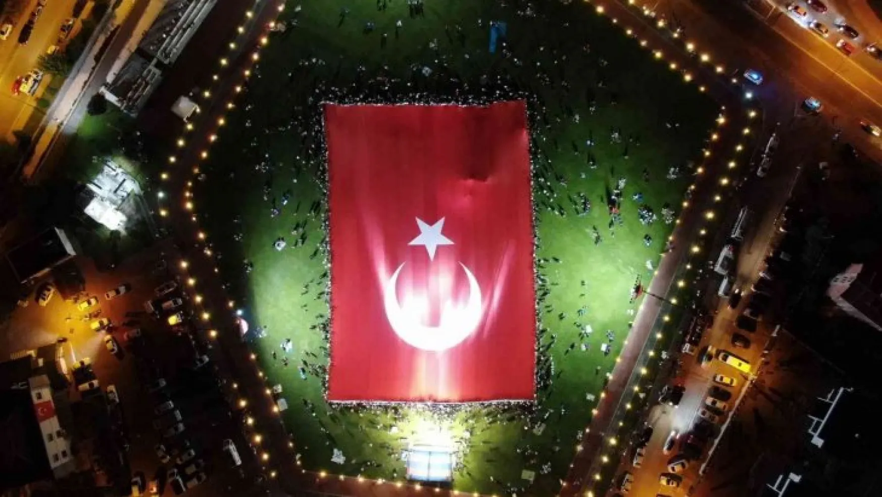 Dünyanın en büyük Türk Bayrağı 15 Temmuz'da yeniden açıldı