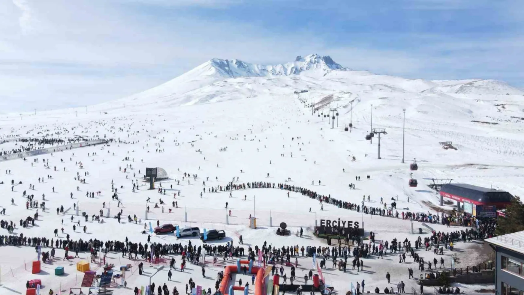 Erciyes Kayak Merkezi 2 buçuk ayda 2 milyon kişiyi ağırladı