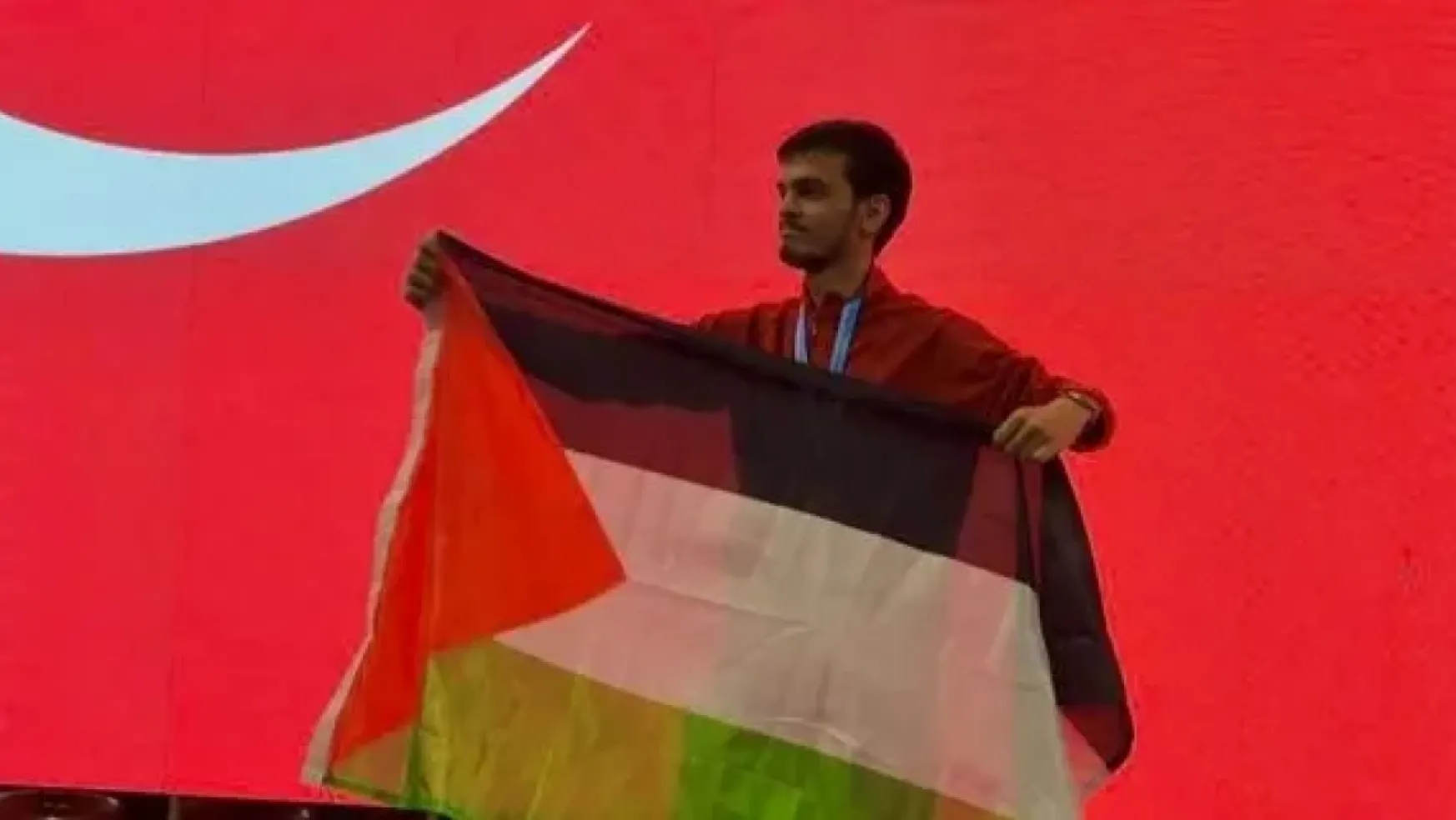 Filistin Bayrağı açan şampiyona Siyonist tehdit