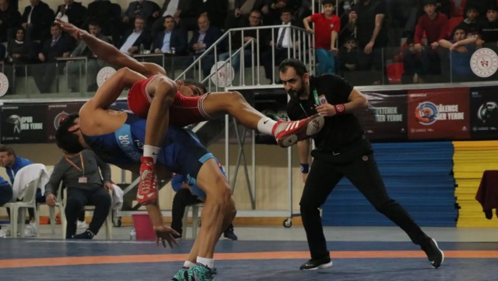 Güreş Türkiye Şampiyonası Devam Ediyor
