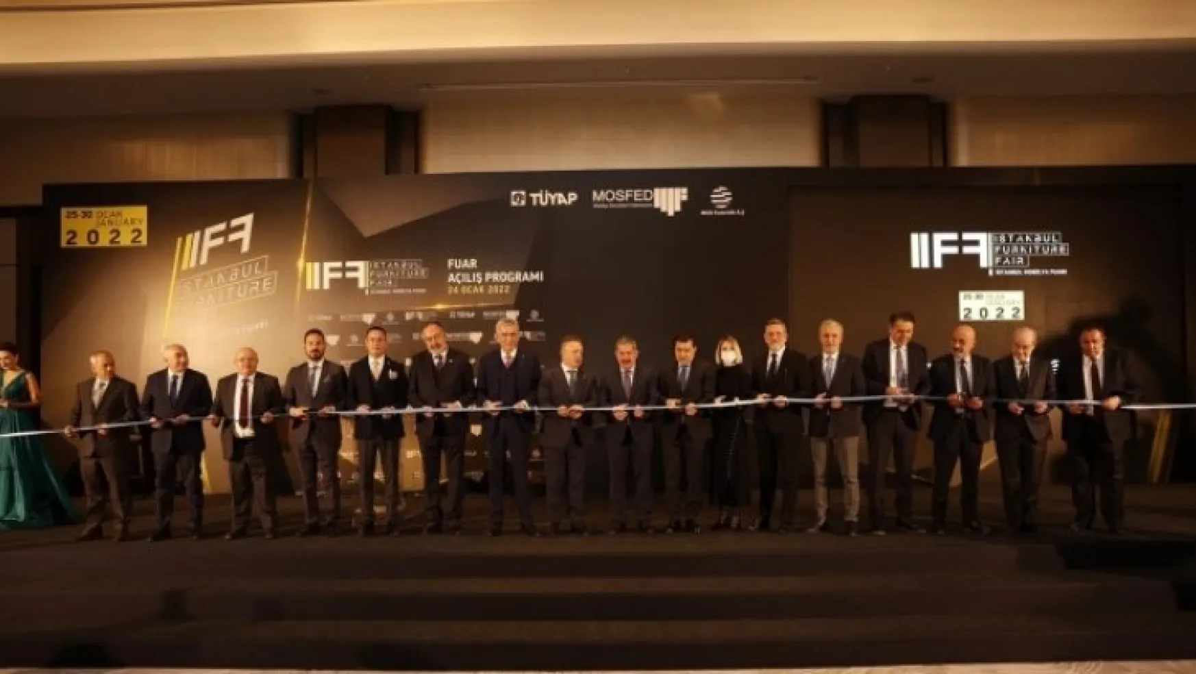 IIFF 2022 Avrupa'nın en büyük mobilya fuarı kar engeline rağmen açıldı