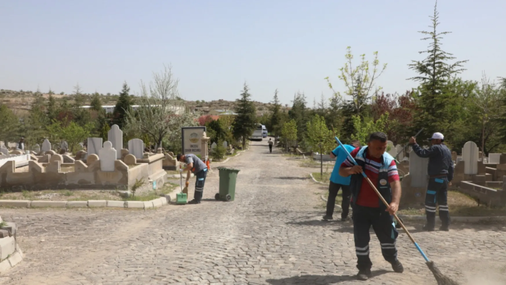 İncesu Belediyesi'nden mezarlıklarda bayram temizliği