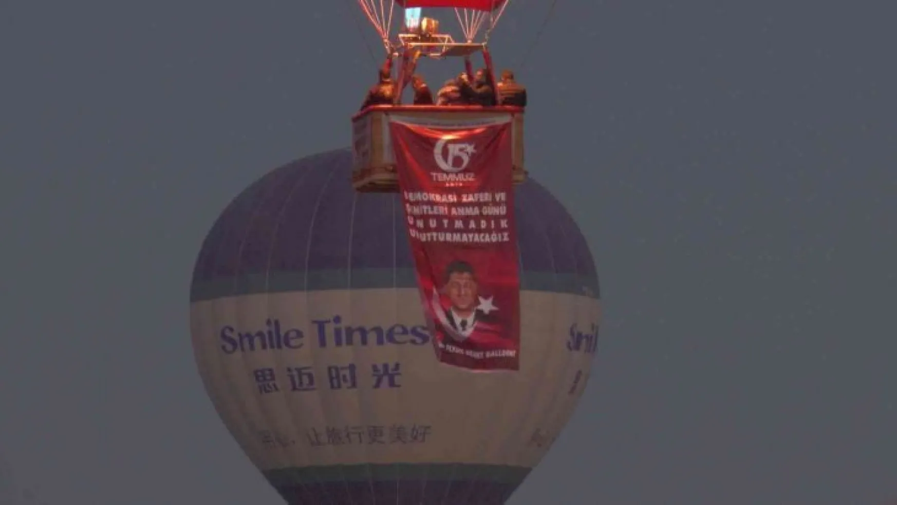 Kapadokya'da balonlar 15 Temmuz Demokrasi ve Milli Birlik Günü için havalandı