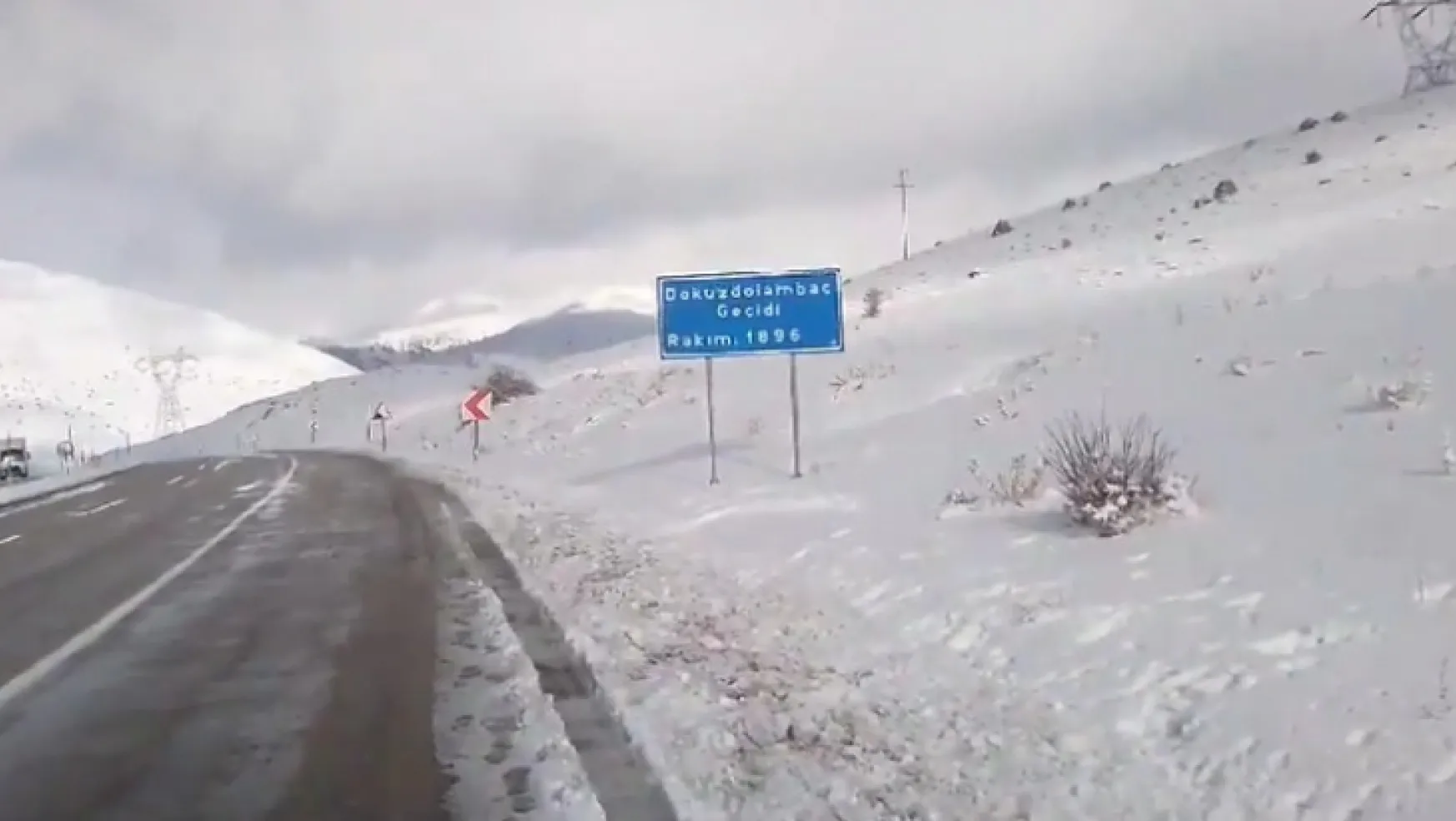 Kar yağışı nedeniyle aksaklık yaşanan yollar trafiğe açıldı