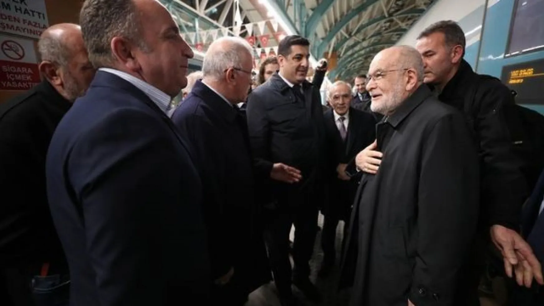 Karamollaoğlu, Sivas'a eleştirdiği hızlı trenle gitti