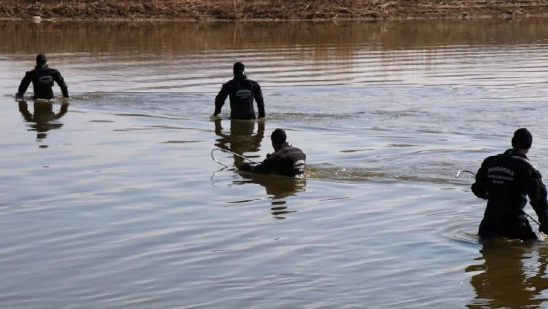 Kayıp genç Kızılırmak'ta suyun düşürülen debisinde aranıyor