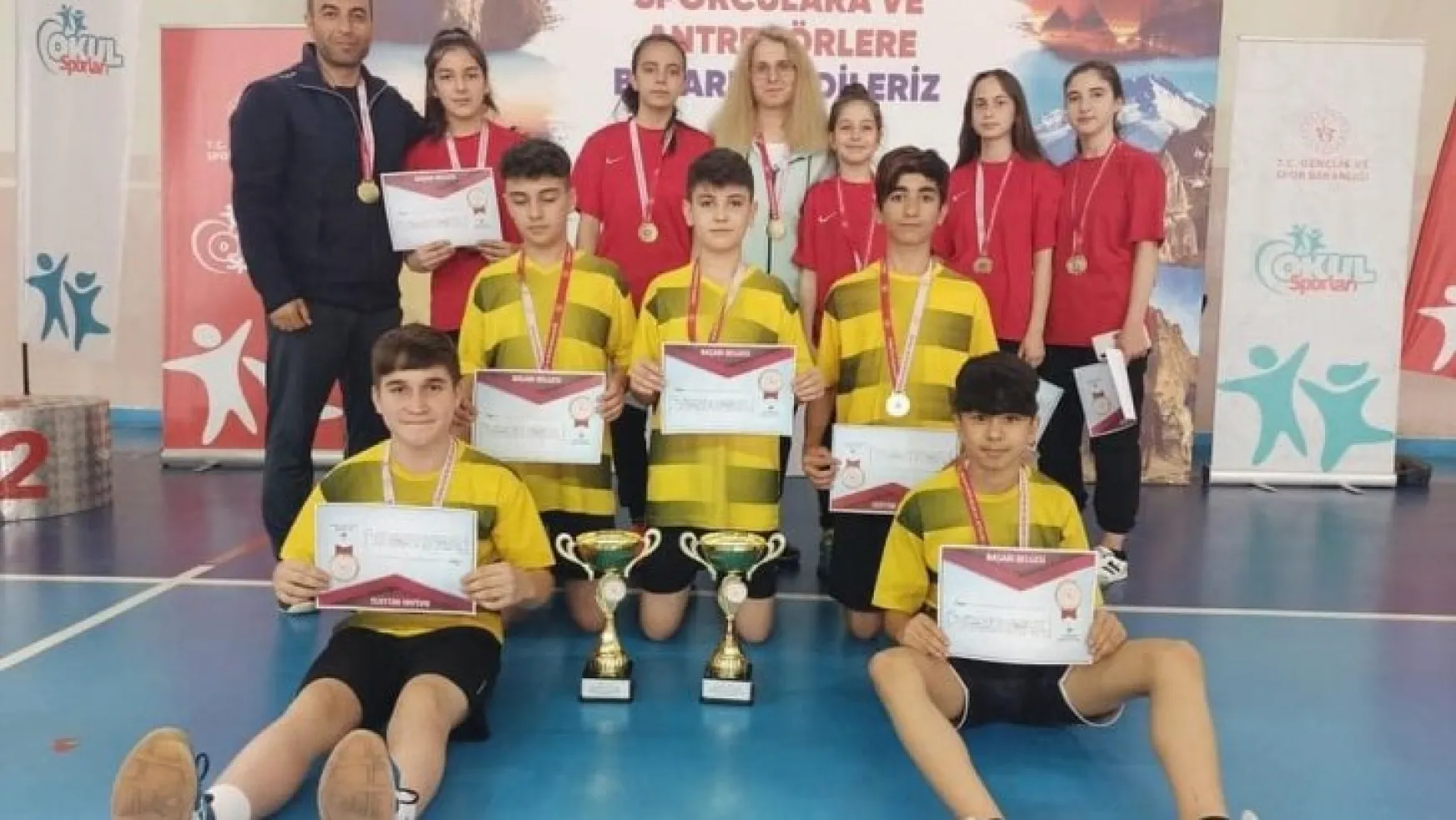 Kayseri Badminton takımları namağlup Türkiye Şampiyonası yolcusu