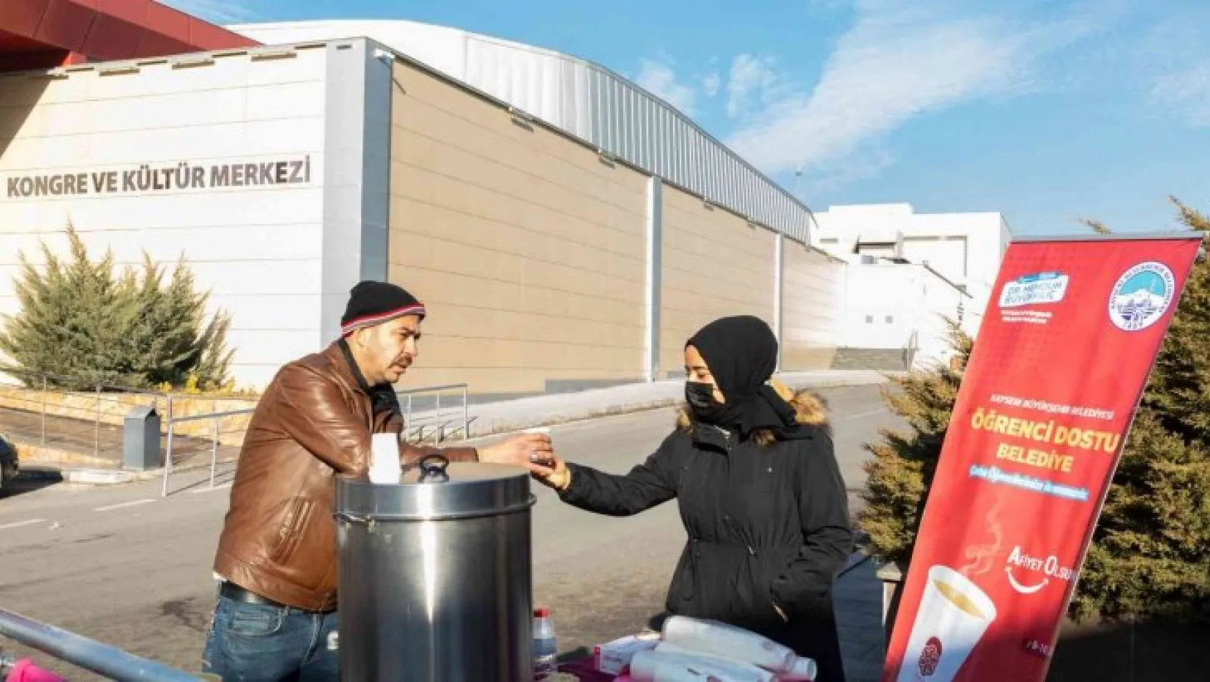 Kayseri Büyükşehir Belediyesi'nden KAYÜ Öğrencilerine Sıcak Çorba İkramı